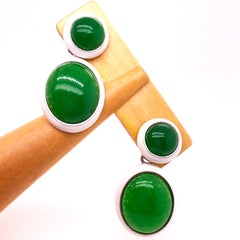 BERCA 44.8 Kt Natural Green Jade White Hand Enameled Sterling Silver Earrings (Boucles d'oreilles en argent sterling émaillées à la main)