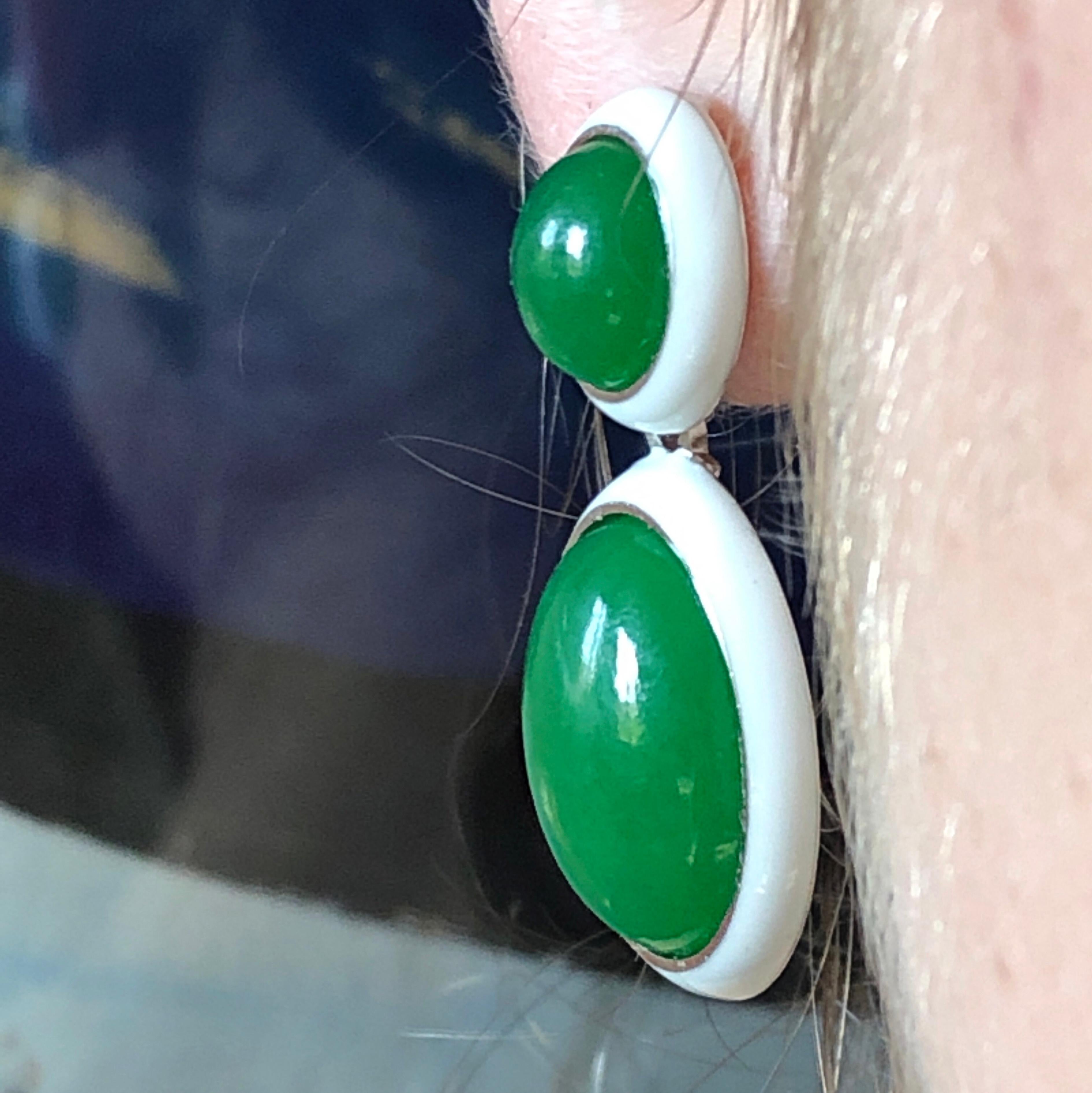 Berca 44.8 Kt Natural Green Jade White Hand Enameled Sterling Silver Earrings In New Condition For Sale In Valenza, IT