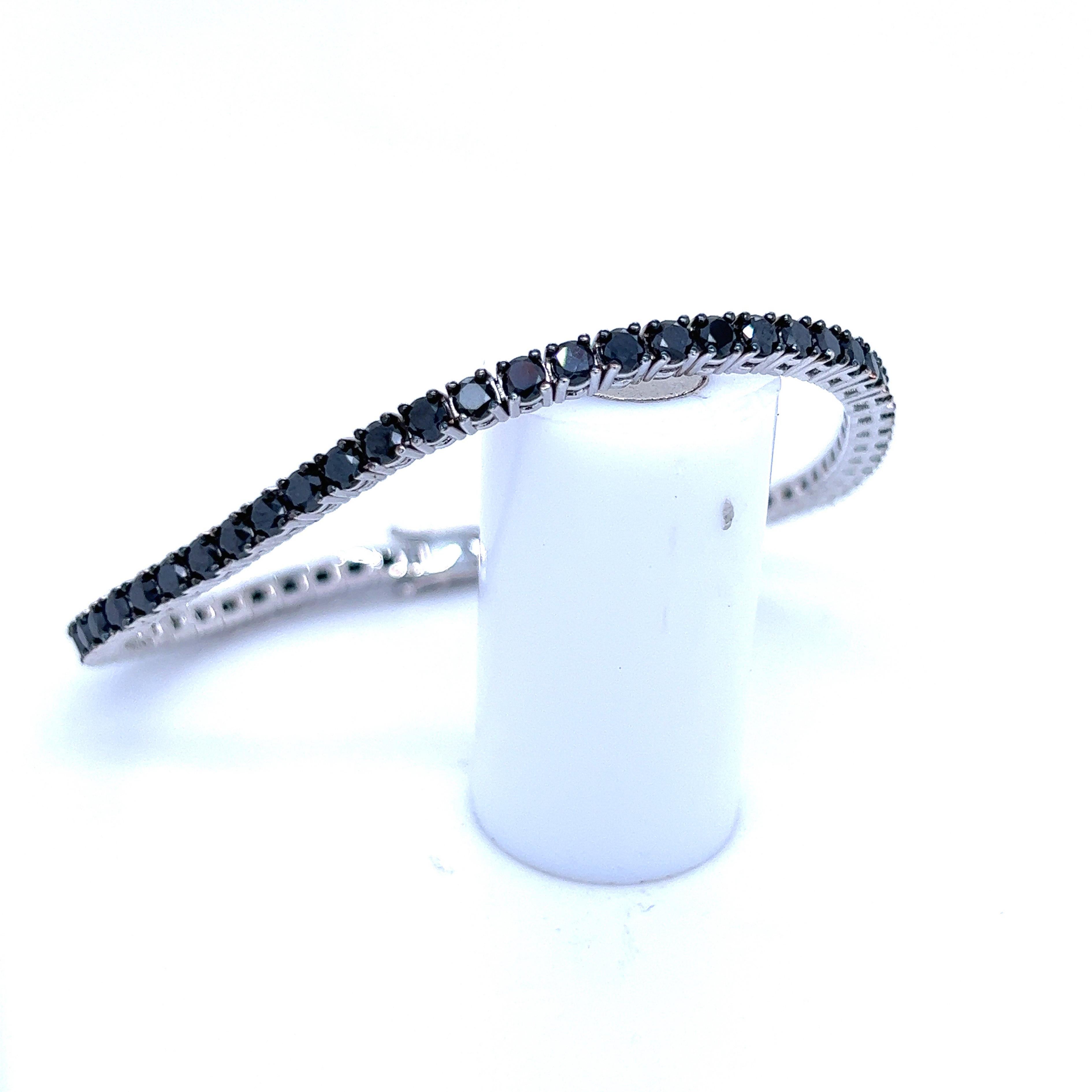 Contemporain Berca Bracelet tennis artisanal en or blanc noirci et diamants de 4,6 carats en vente