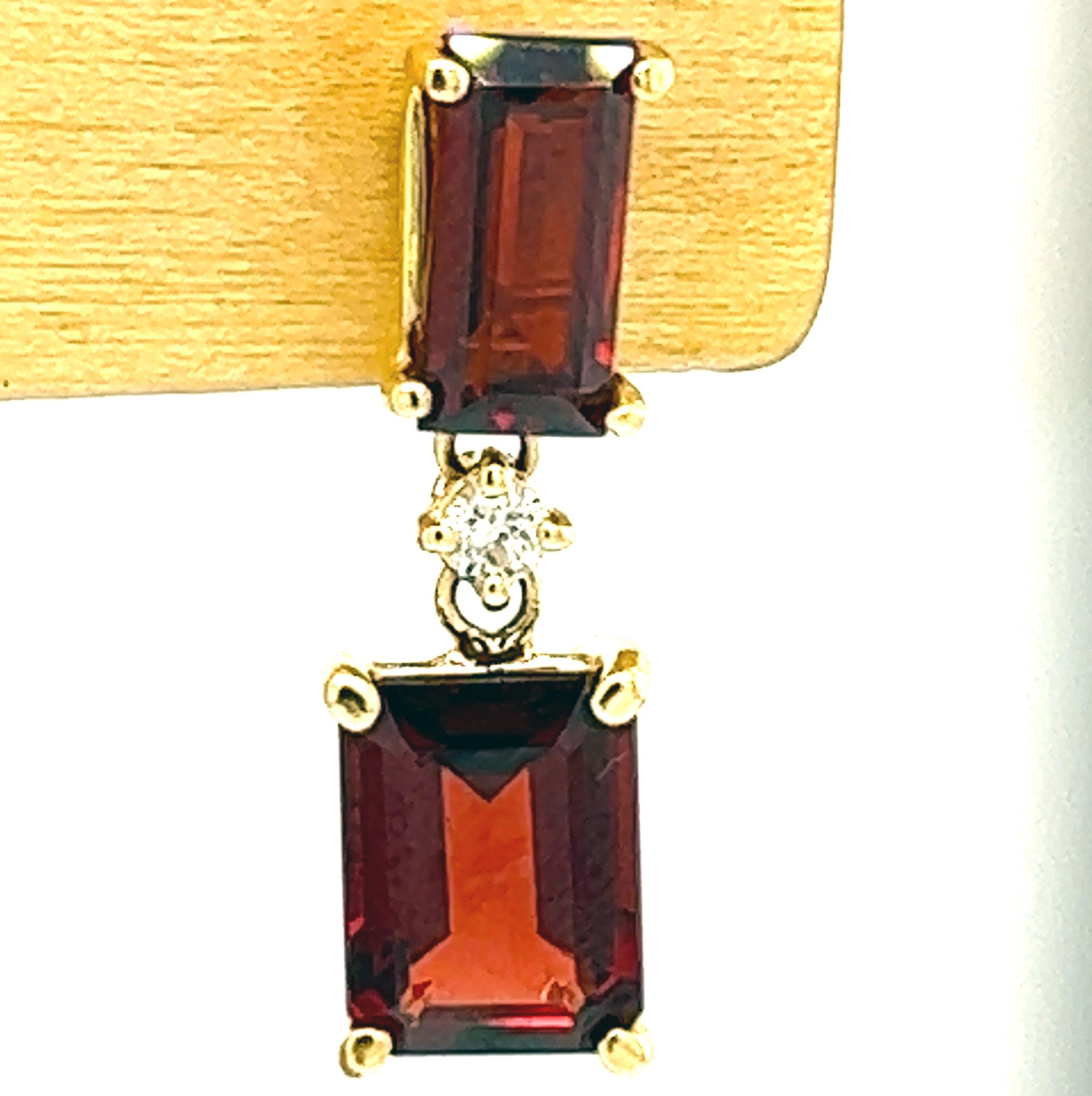 Berca 5.79k Red Spessartine Garnet Emerald Cut White Diamond 18k Gold Earrings In New Condition For Sale In Valenza, IT