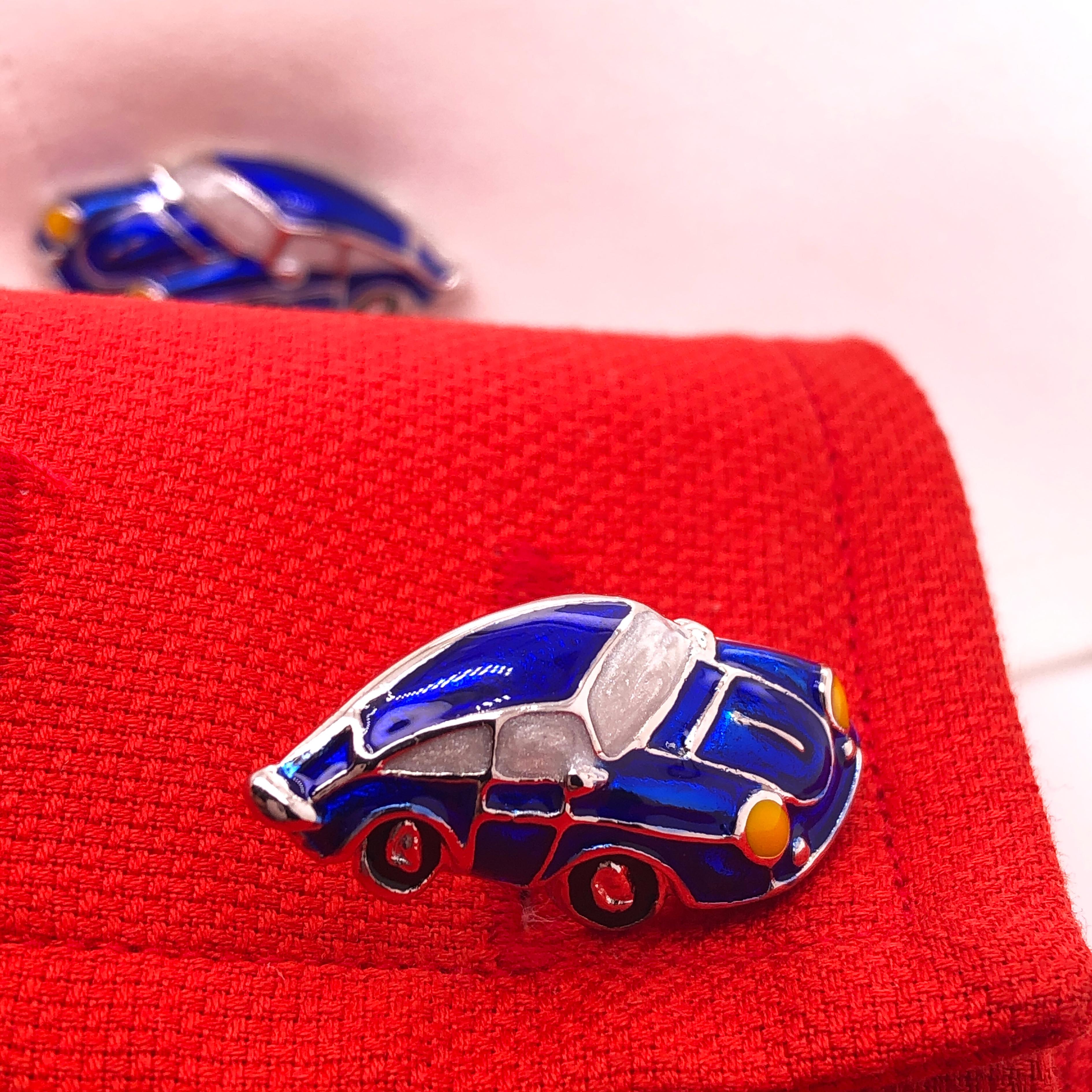 Gemelos de plata de ley esmaltados a mano en azul marino con forma de Porsche Berca 911 en Excelente estado para la venta en Valenza, IT