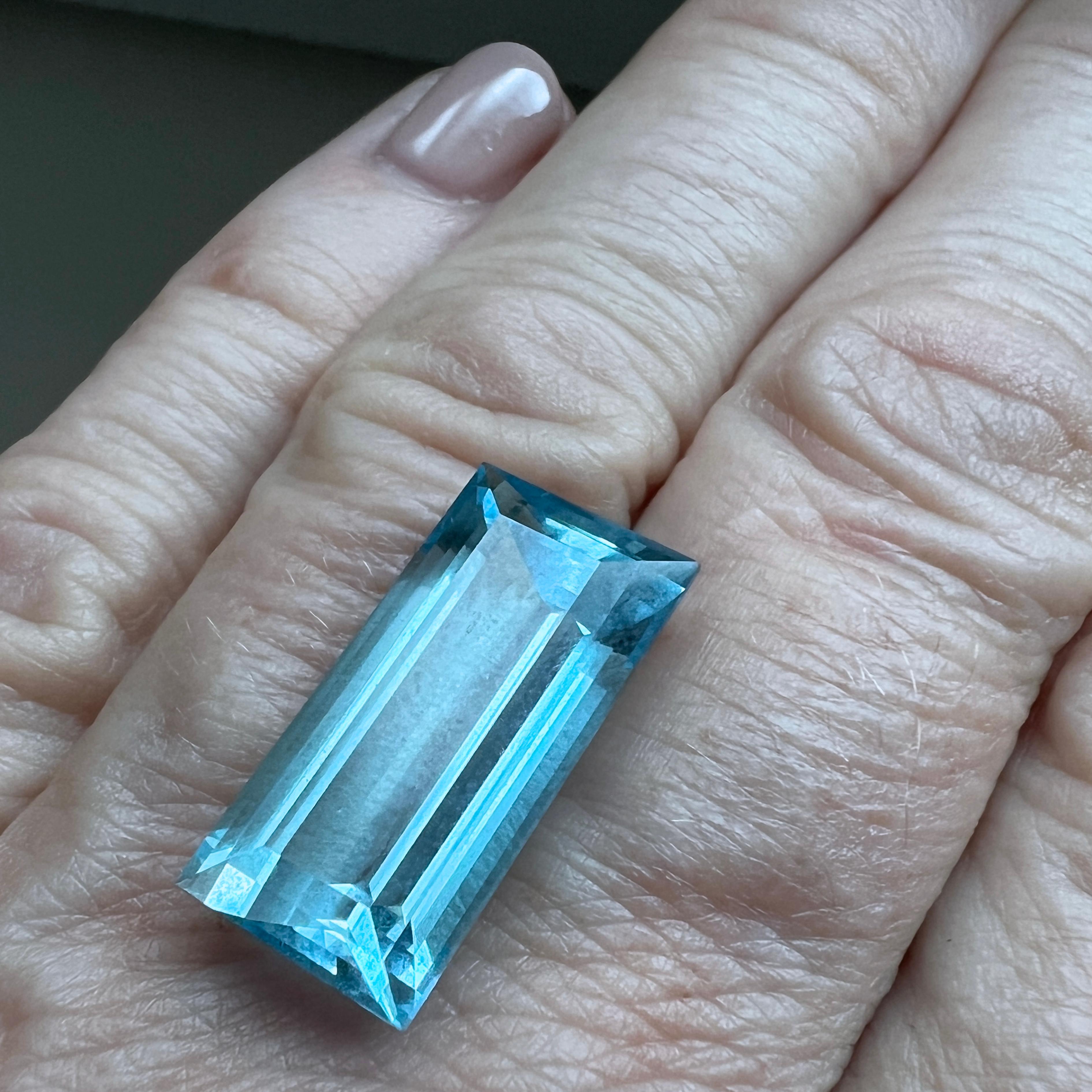 Berca AIGS Certified 10.49Kt Rectangular Blue Aquamarine White Diamond Ring For Sale 1