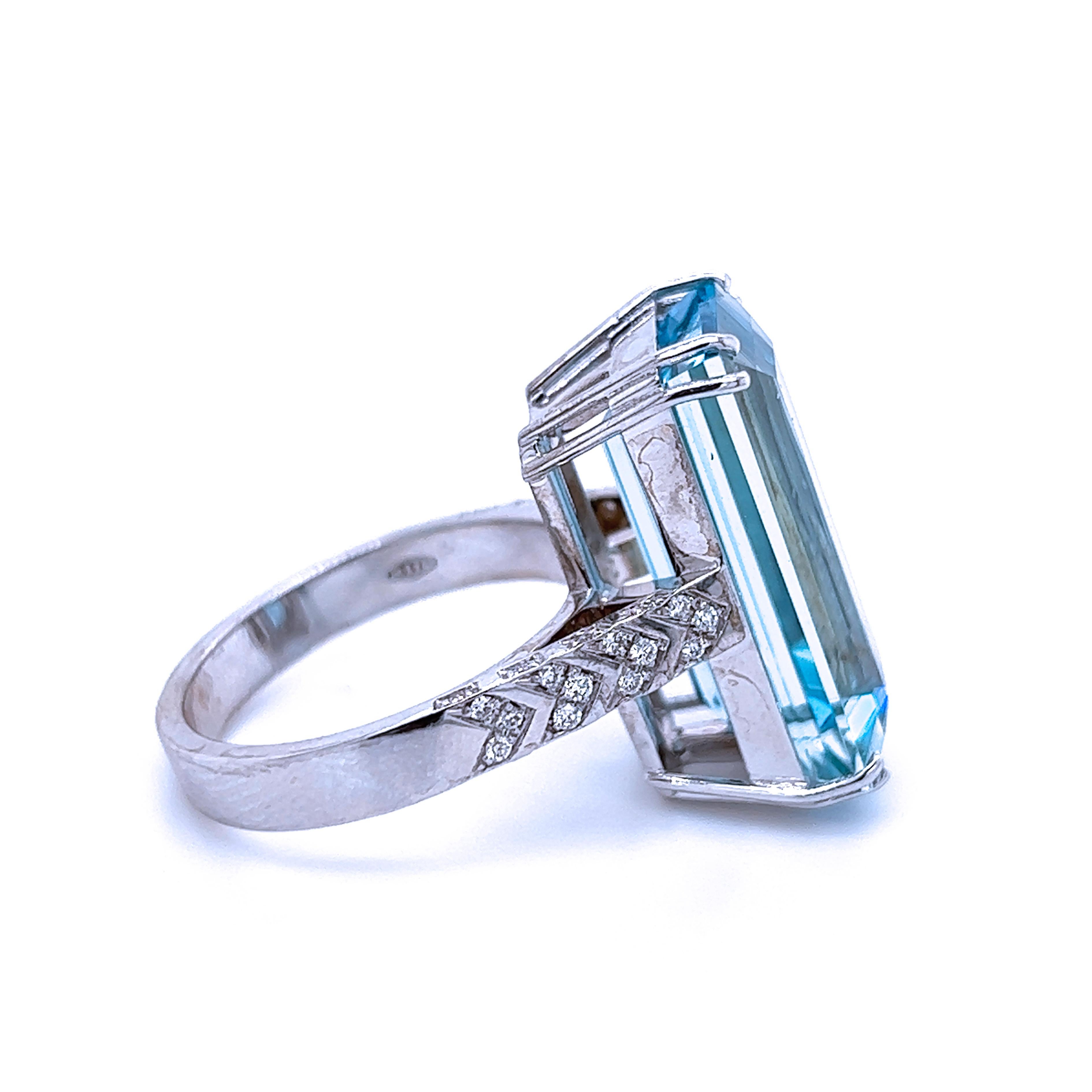 Taille émeraude Berca Bague en aigue-marine bleue rectangulaire et diamant blanc certifié AIGS de 10,49 carats en vente