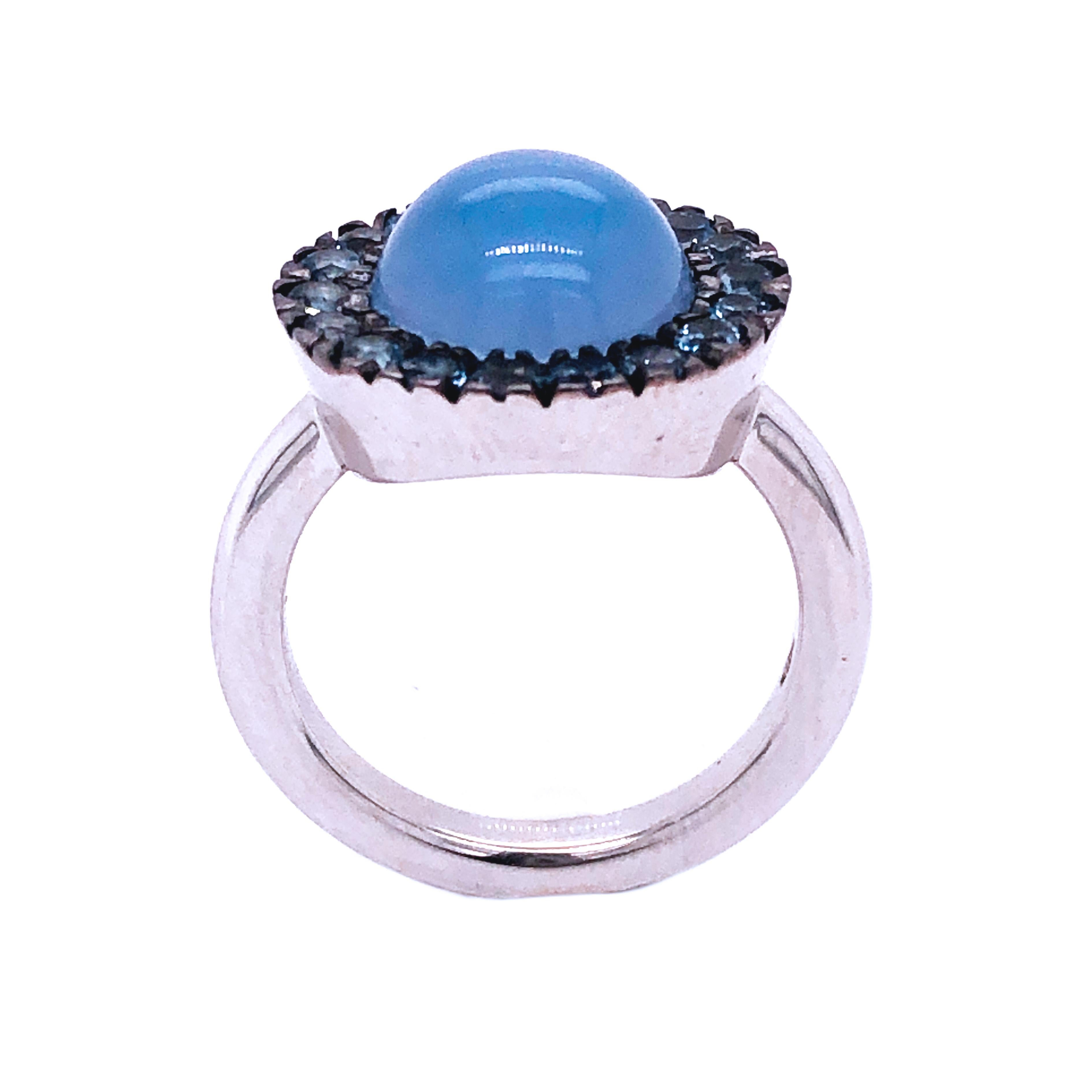 Berca Blue Sapphire Round Blue Chalcedony Cabochon White Gold Cocktail Ring In New Condition In Valenza, IT