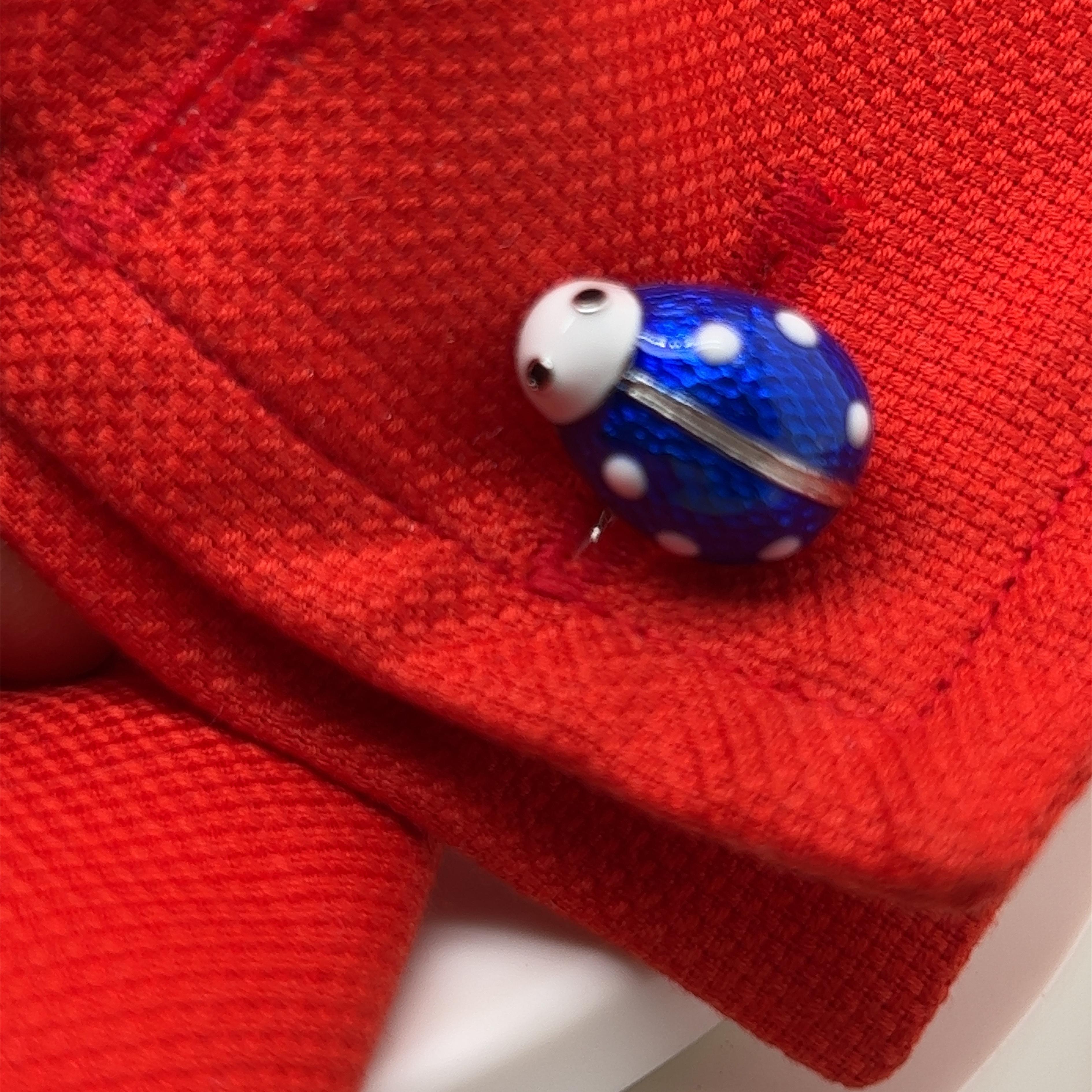 Berca Sterlingsilber-Manschettenknöpfe in Blau und Weiß emailliert in Ladybug-Form mit T-Bar-Rücken im Zustand „Neu“ im Angebot in Valenza, IT