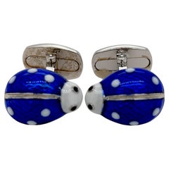 Berca Sterlingsilber-Manschettenknöpfe in Blau und Weiß emailliert in Ladybug-Form mit T-Bar-Rücken