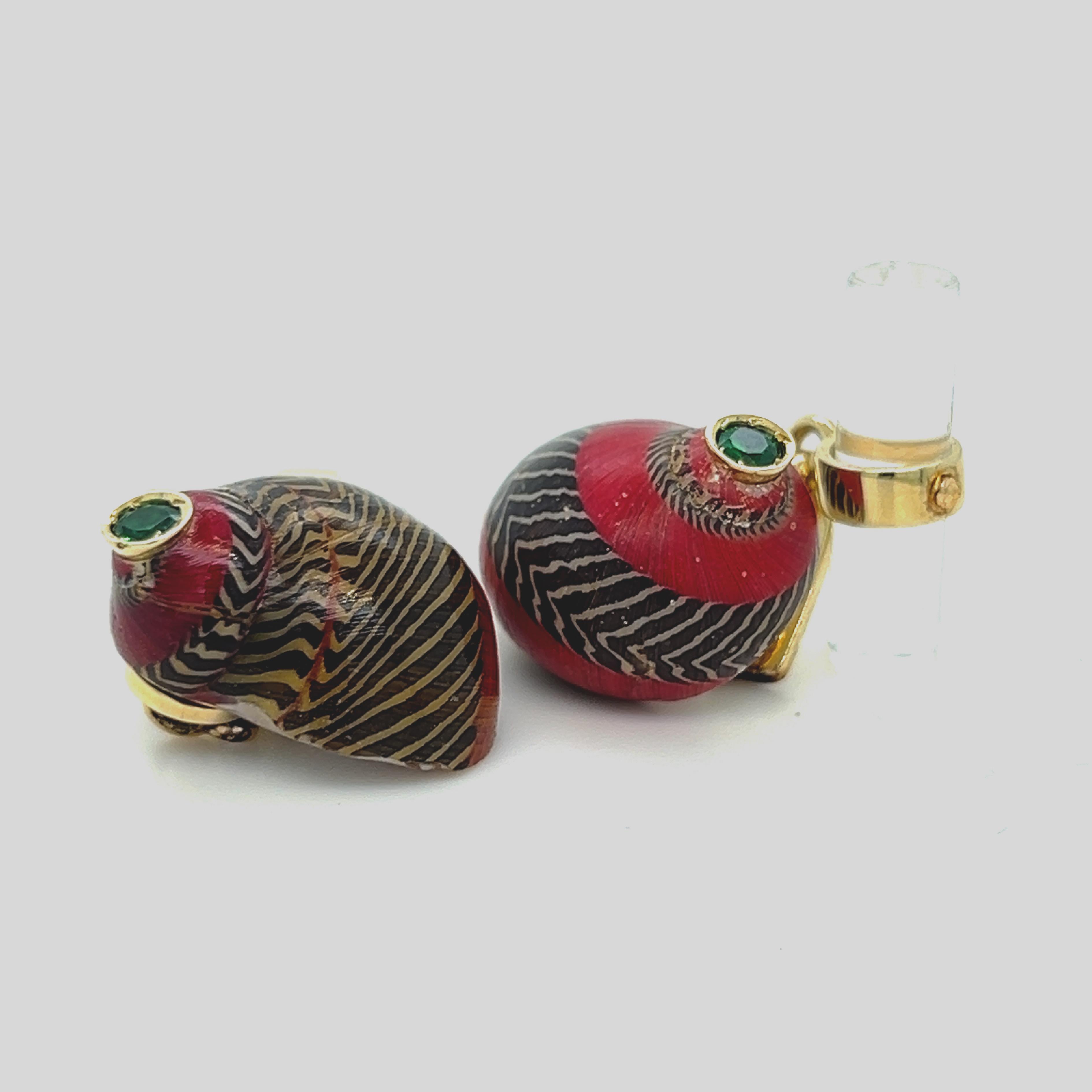 Berca Emerald Red Black Shell Shaped Rock Crystal Yellow Gold Cufflinks For Sale 2