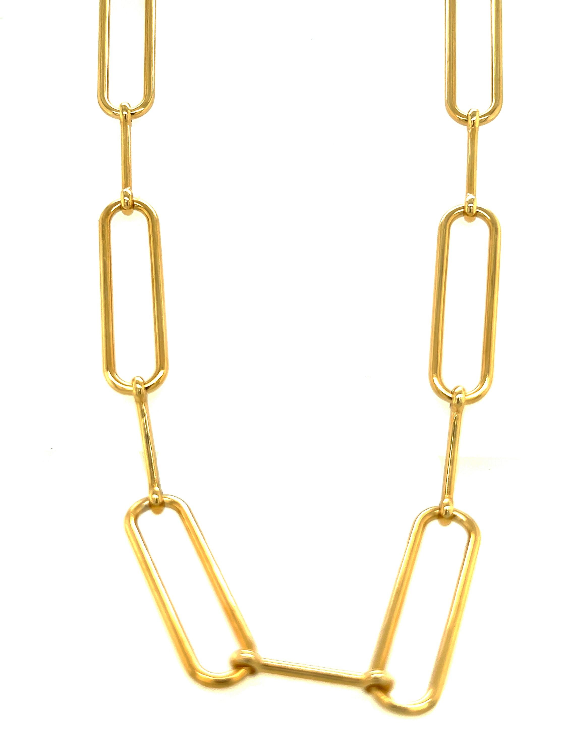 Chic yet Timeless Geometrical Long Chain Necklace composed by rectangular shaped links to create an harmonious, elegant, balanced movement(31.49inches, 80cm), 24.66g, 0.87 Troy Ounces.
This piece is a beautiful example of italian craftsmanship and