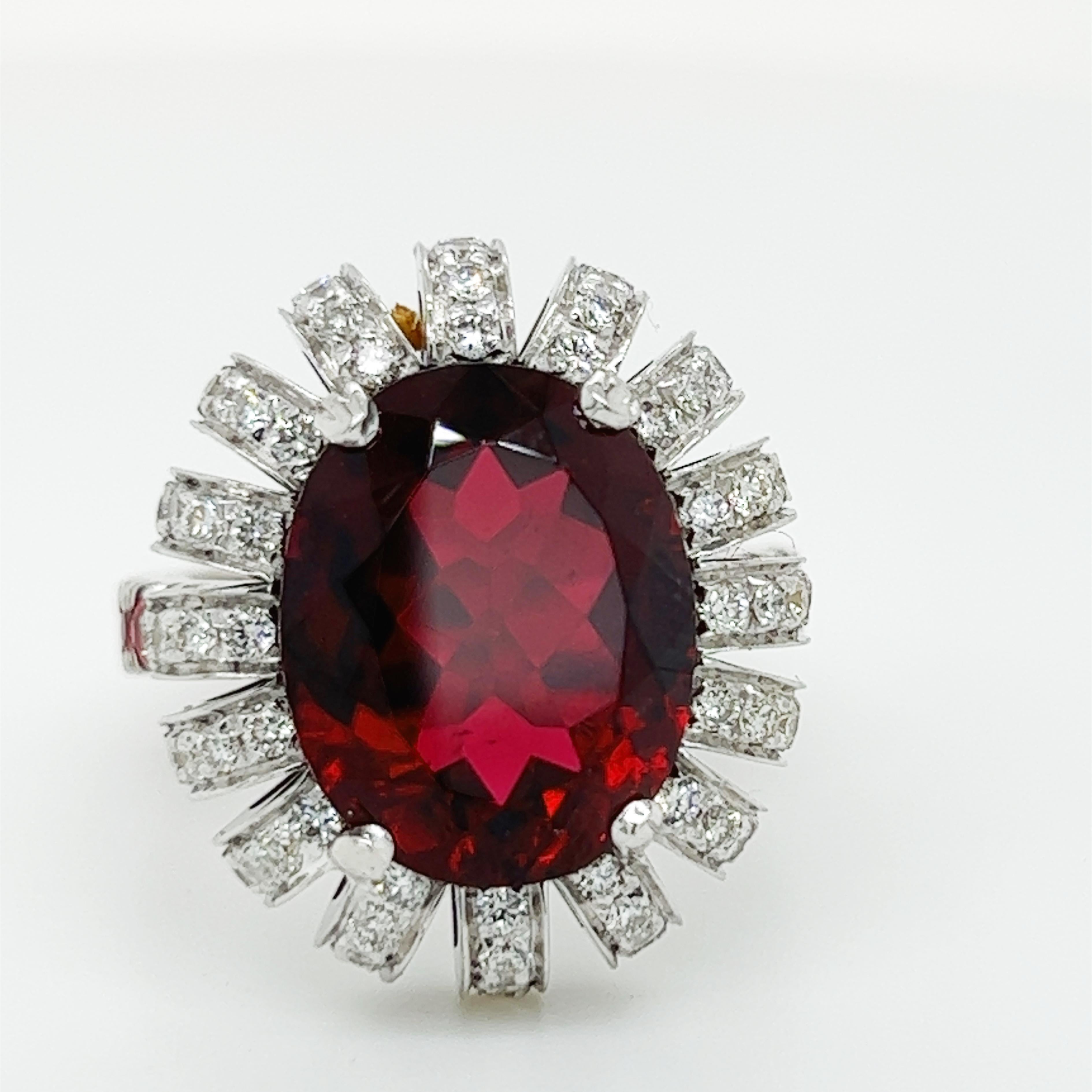 Berca GIA Certified 7.46 Kt Natural Red Tourmaline White Diamond Cocktail Ring In New Condition In Valenza, IT