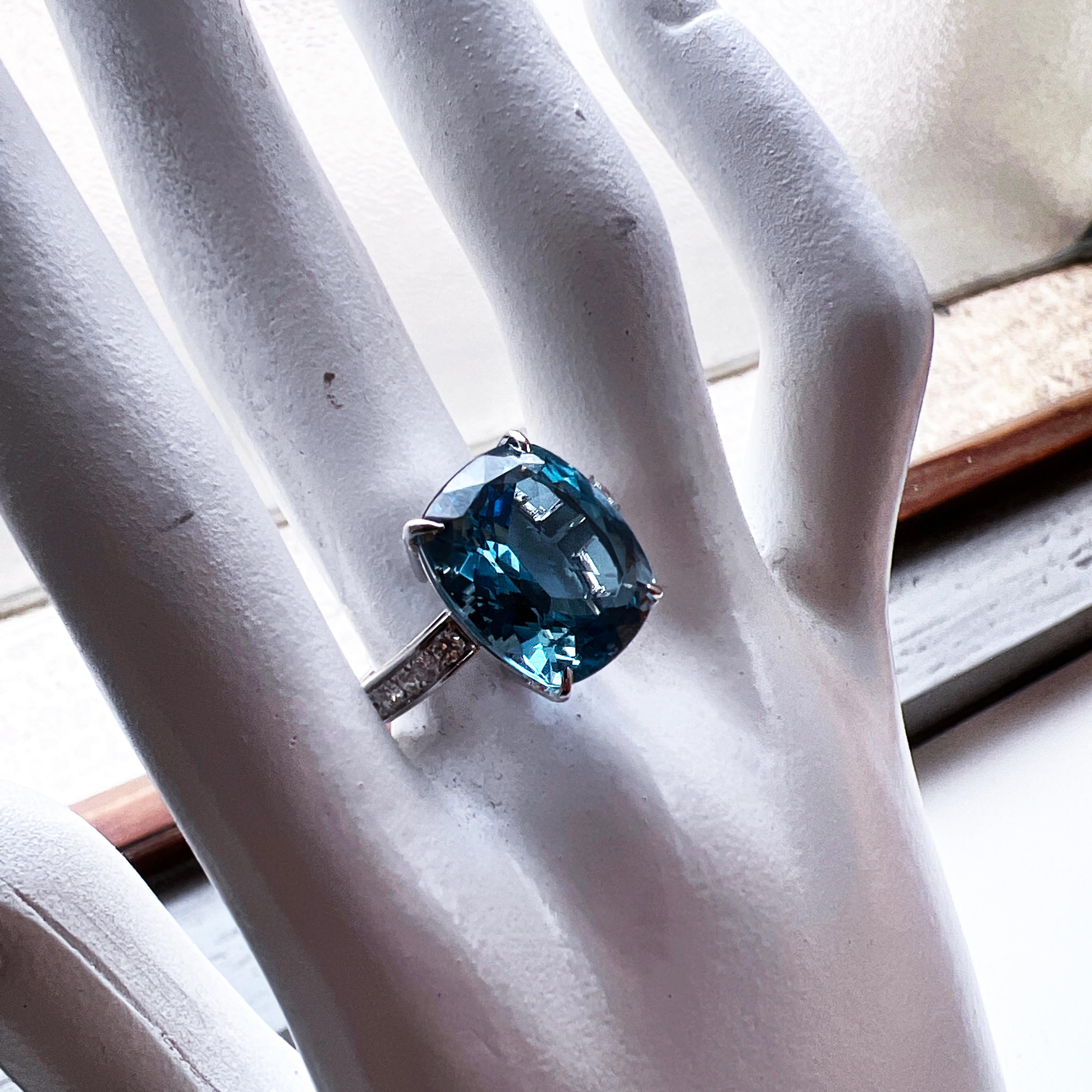 BERCA Bague certifiée GIA 9.15Kt Antik Aigue-marine bleue taille coussin Diamant blanc en vente 8