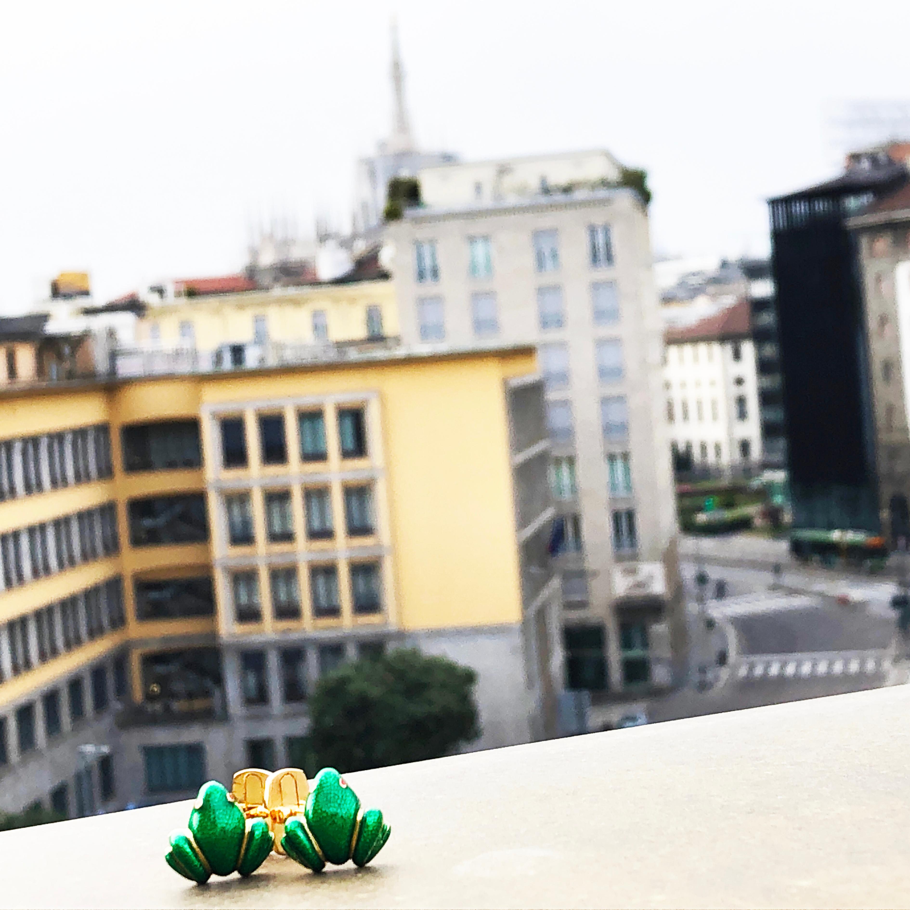 Berca Green Hand Enameled Frog Shaped Sterling Silver Gold-Plated Cufflinks For Sale 7