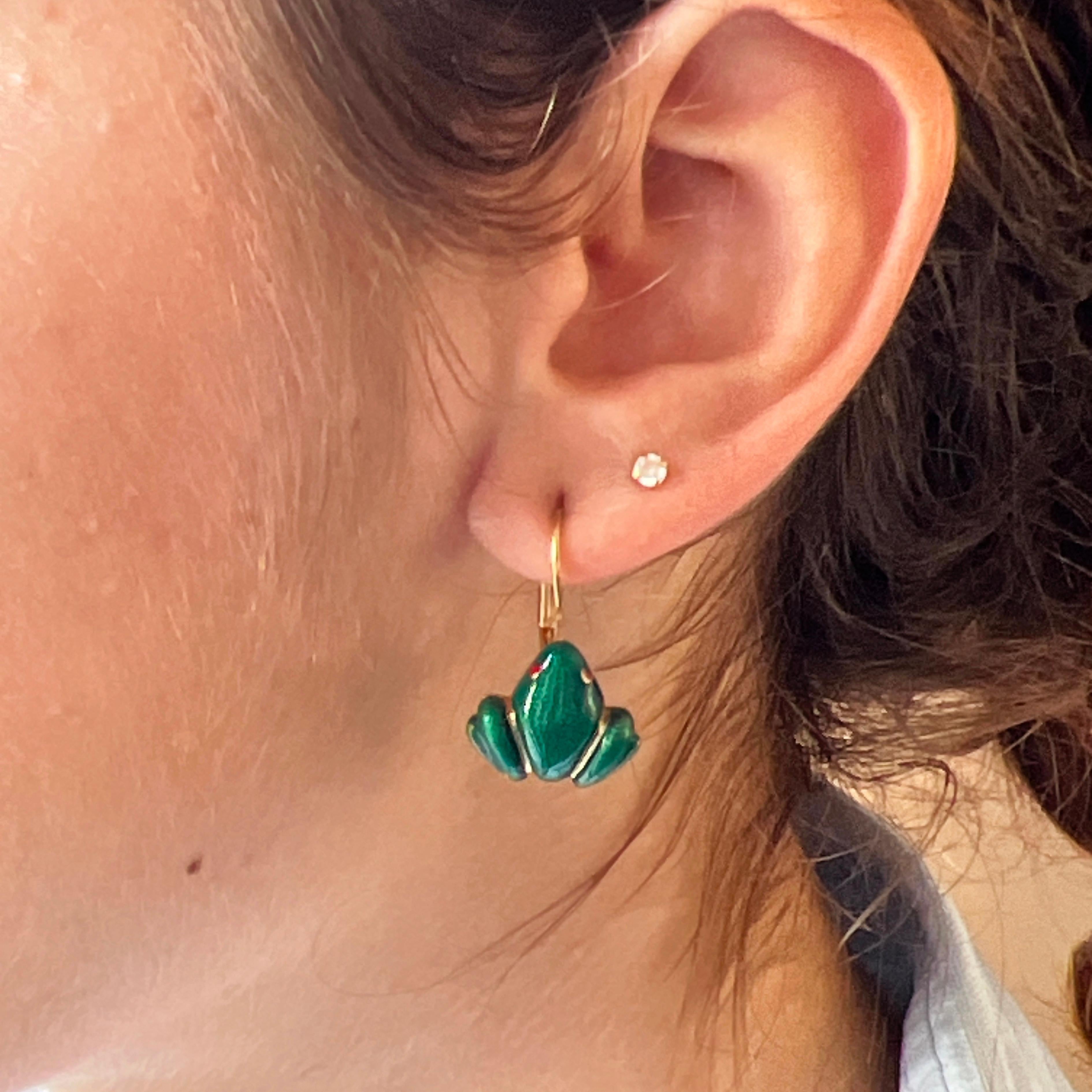 Berca Grüne hand emaillierte Froschförmige vergoldete Ohrringe aus Sterlingsilber in Froschform im Angebot 3
