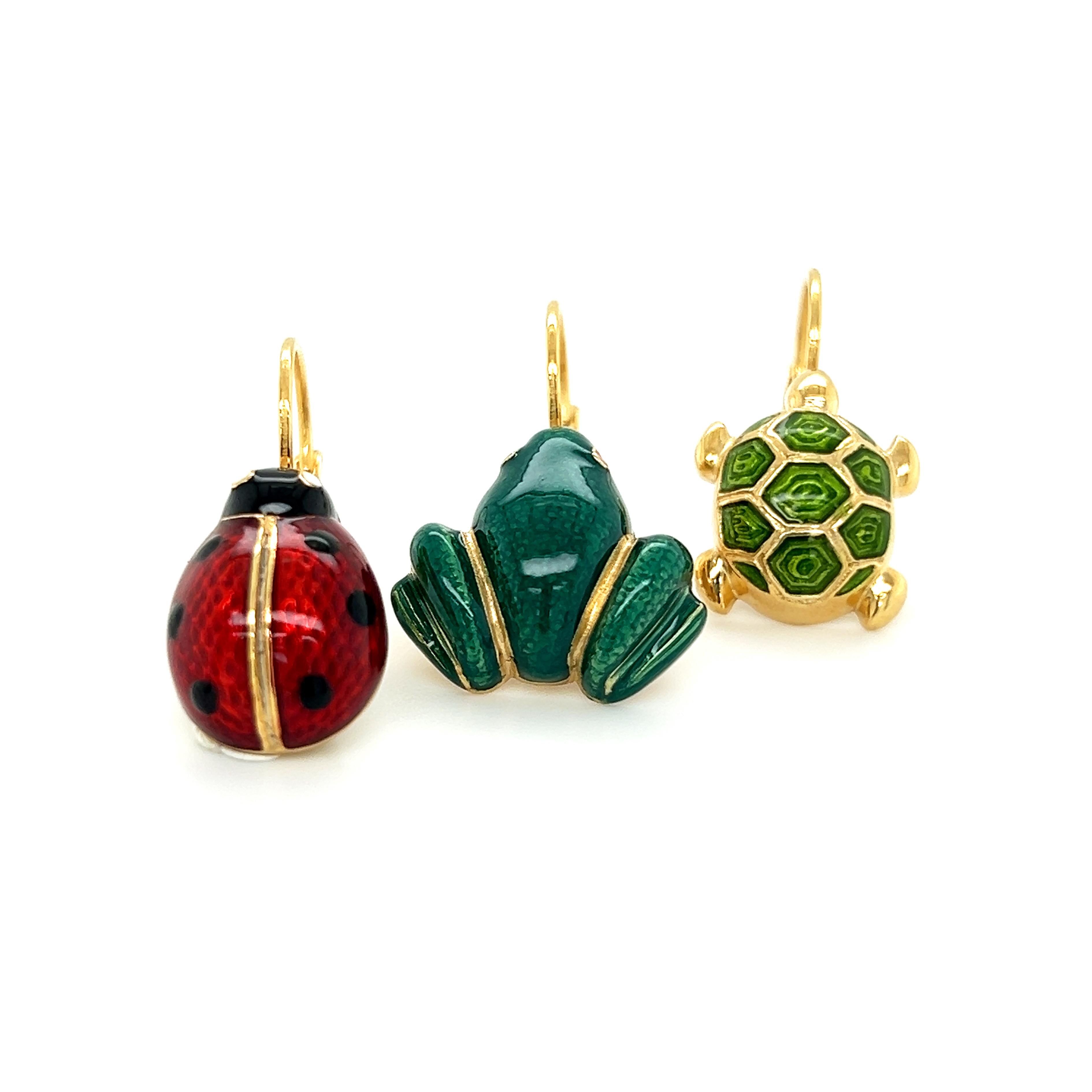 Berca Green Hand Enameled Turtle Shaped Sterling Silver Gold-Plated Earrings In New Condition For Sale In Valenza, IT