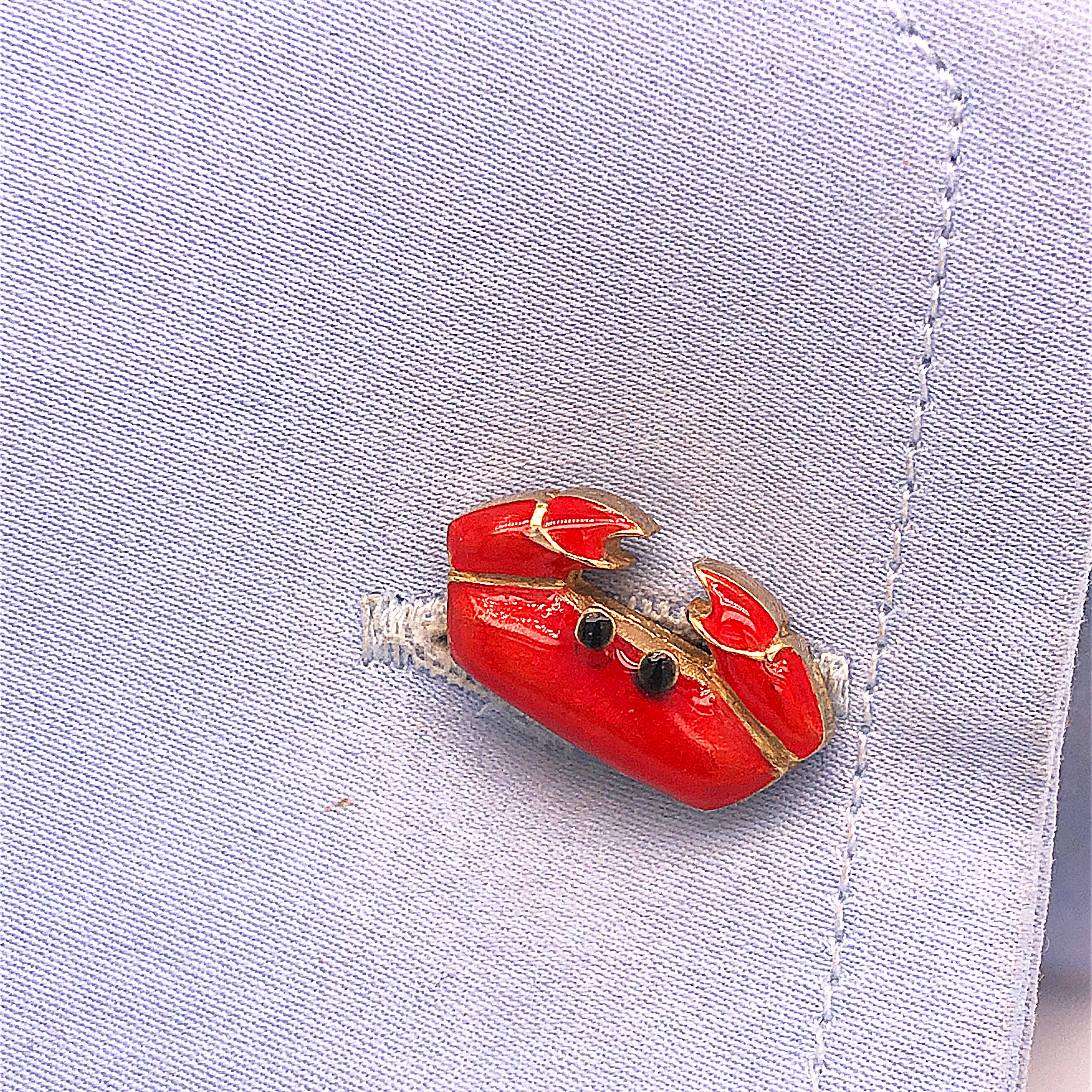 Berca Hand Enameled Red Crab, Cancer Sign Shaped Onyx Stick Back Gold Cufflinks In New Condition For Sale In Valenza, IT