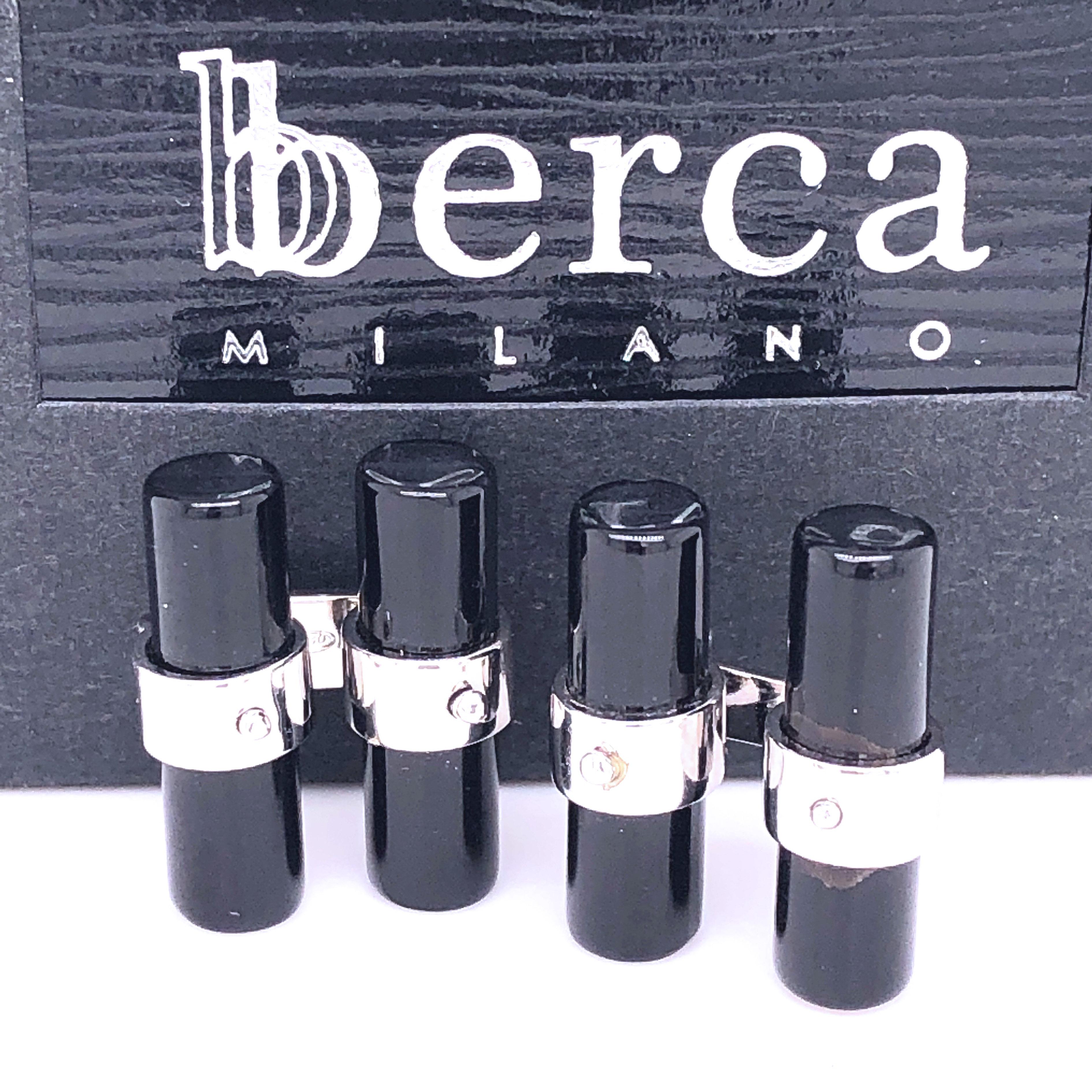 Elegante, chic e senza tempo, il pipistrello in onice naturale intarsiato a mano con incastonatura in argento sterling.
Nella nostra elegante scatola nera con custodia.