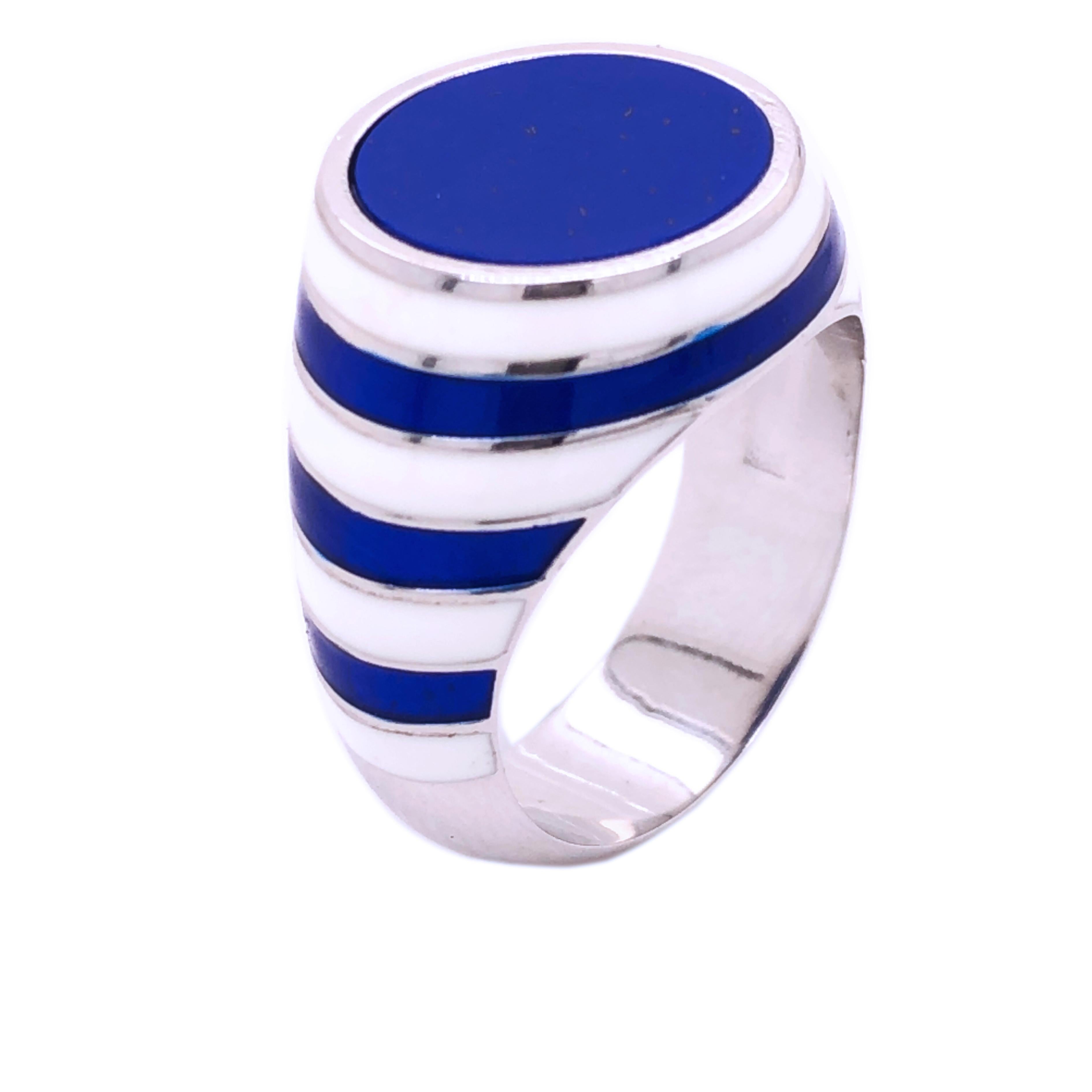 Contemporary, Chic yet Unique Cocktail Ring featuring a round natural Lapis Lazuli disk in a white and navy blue hand enameled stripes motif in a solid sterling silver setting.
In our smart Suede brown Box and pouch.
Us Size 5 1/2 French Size 51

