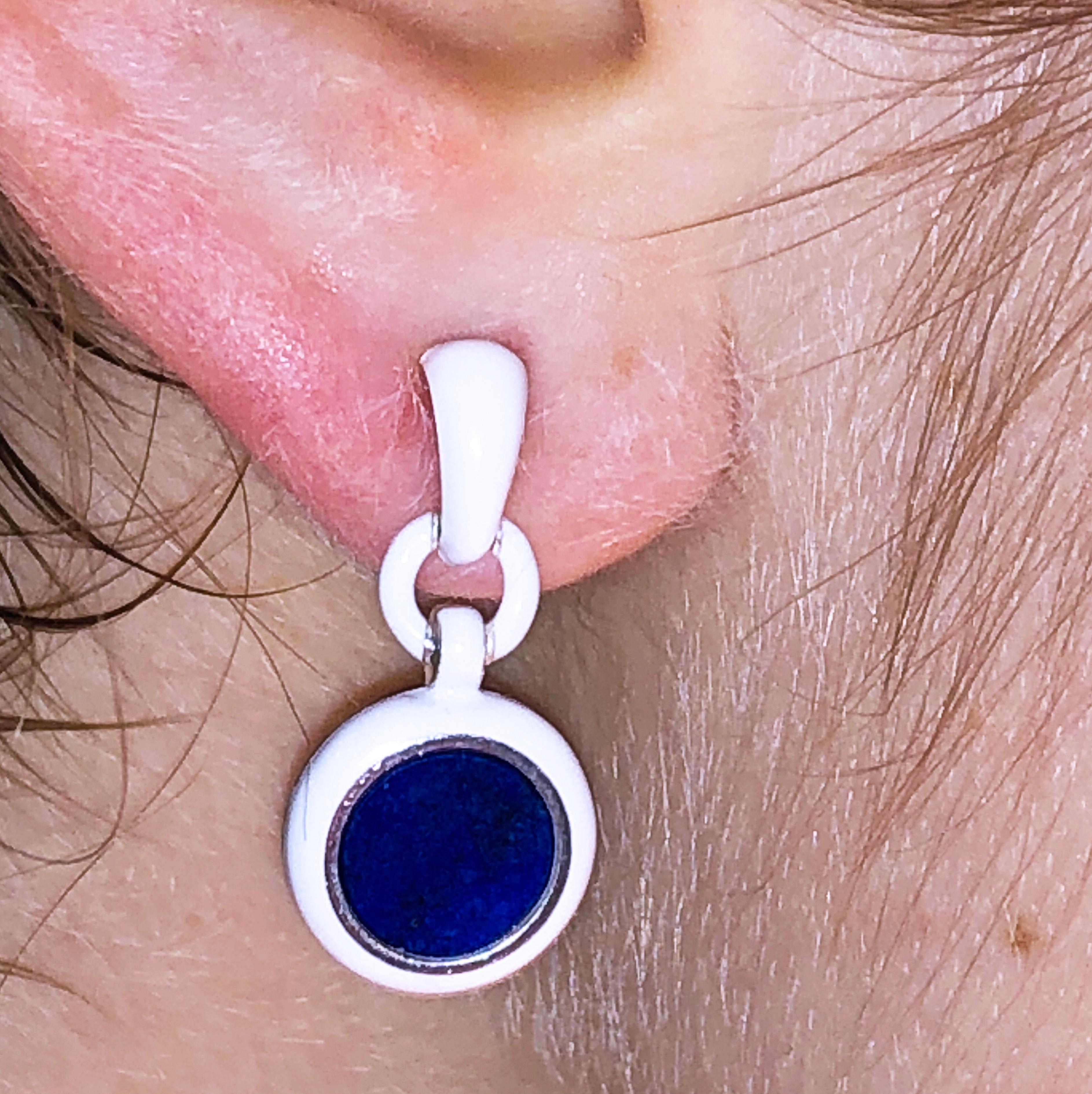 Berca - Boucles d'oreilles pendantes en argent sterling avec disque de Lapis naturel et émaillé à la main en vente 2