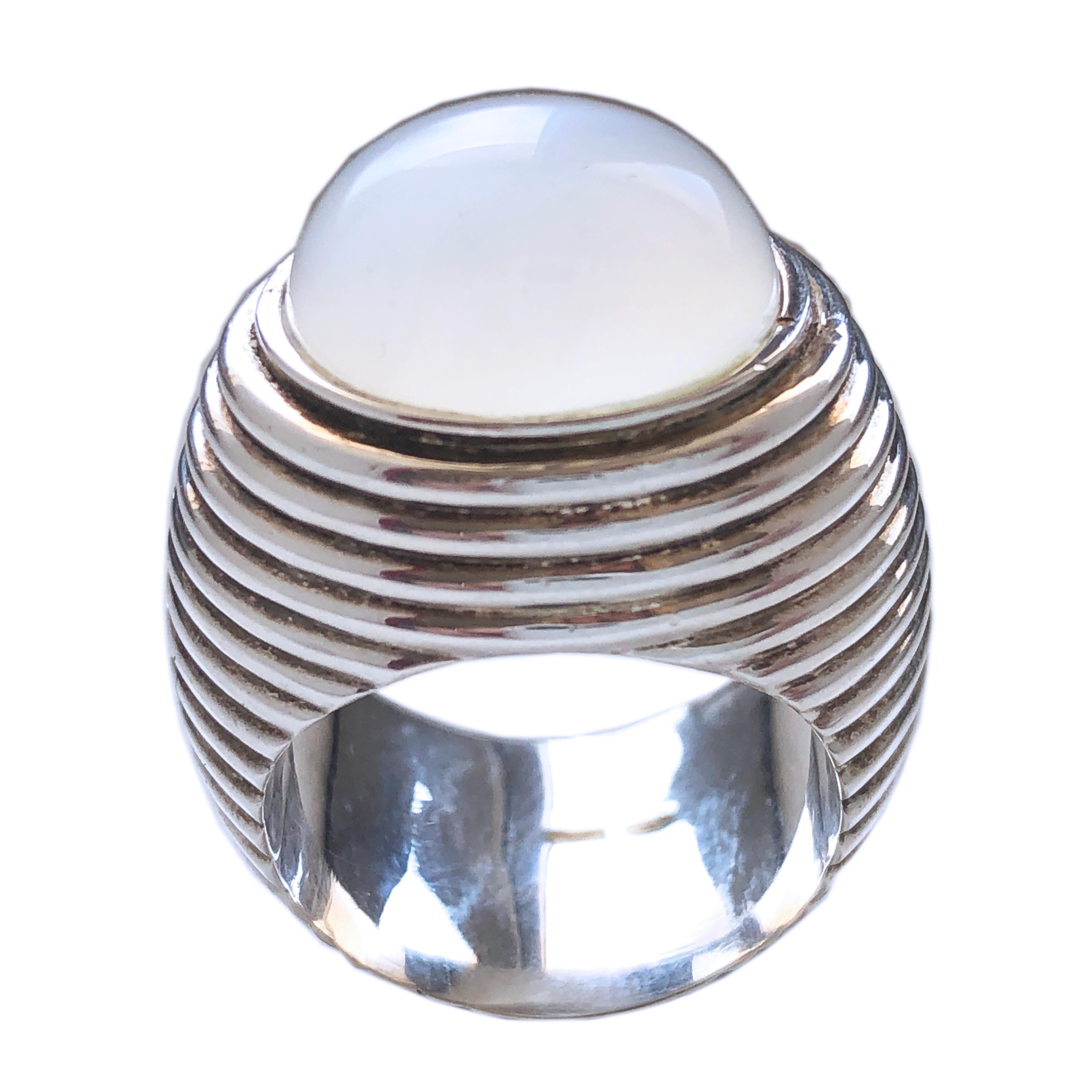 Contemporain BERCA Bague unique en argent sterling en pierre de lune naturelle cabochon de 12 carats en vente
