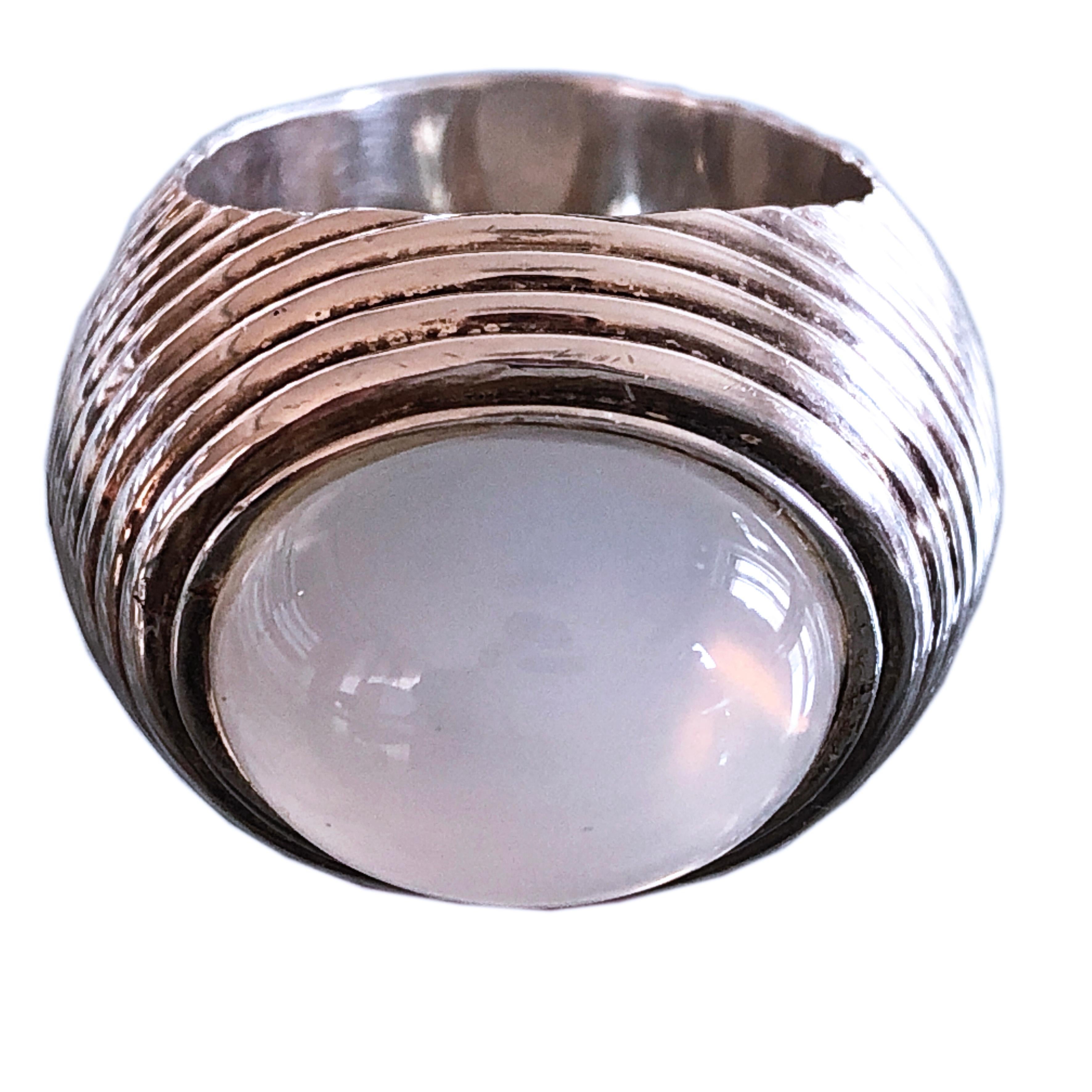 Taille cabochon BERCA Bague unique en argent sterling en pierre de lune naturelle cabochon de 12 carats en vente