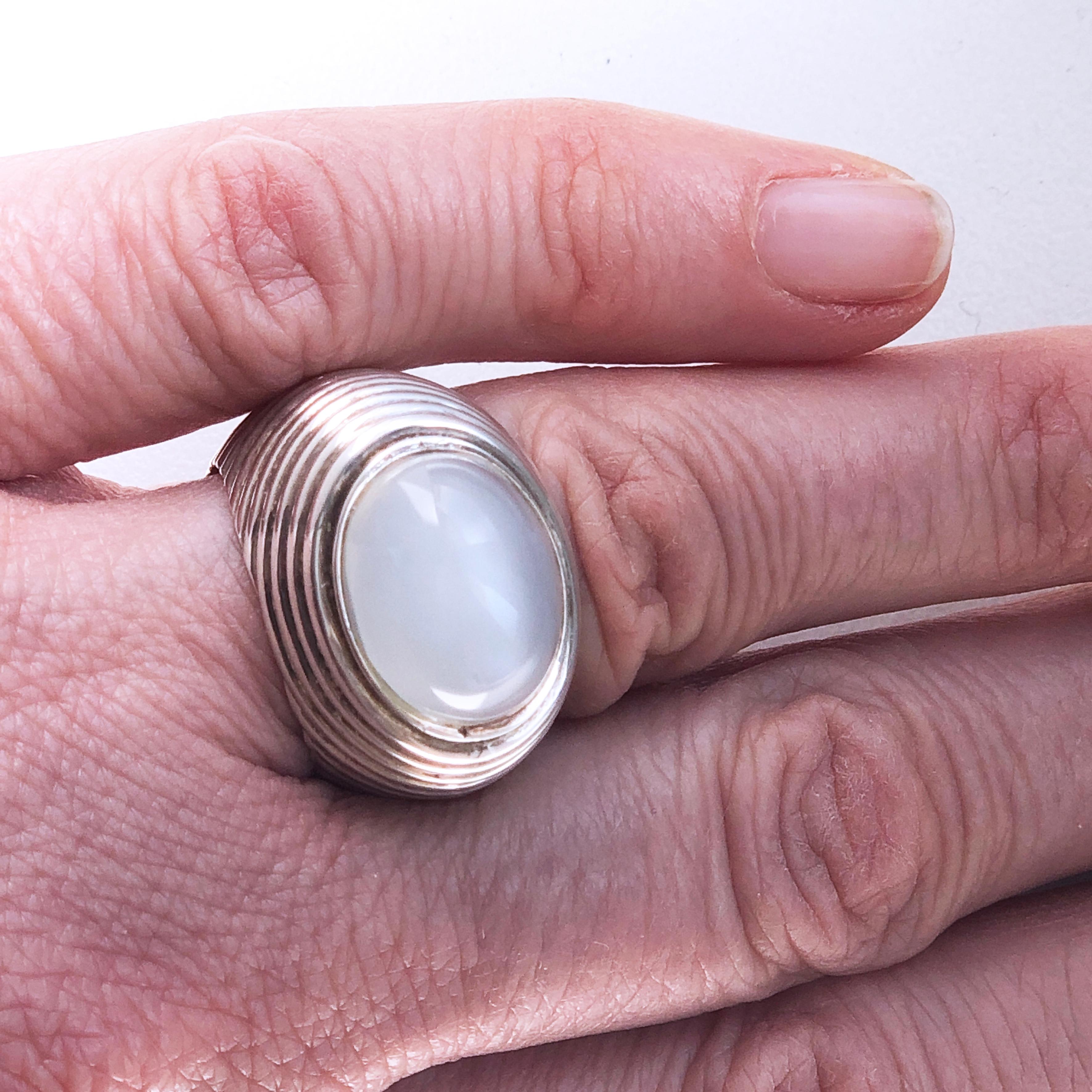 BERCA Bague unique en argent sterling en pierre de lune naturelle cabochon de 12 carats Pour femmes en vente
