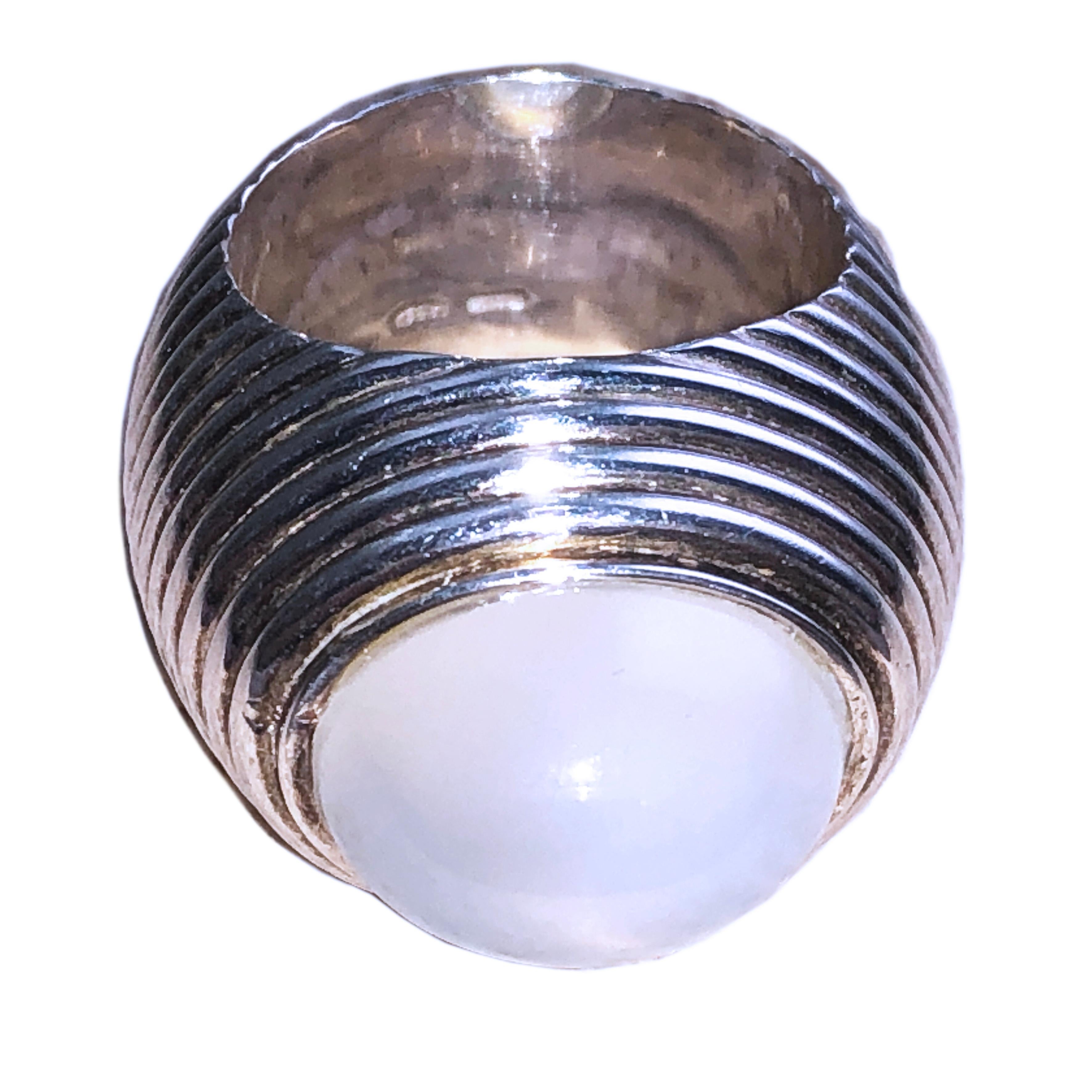 BERCA Bague unique en argent sterling en pierre de lune naturelle cabochon de 12 carats en vente 1