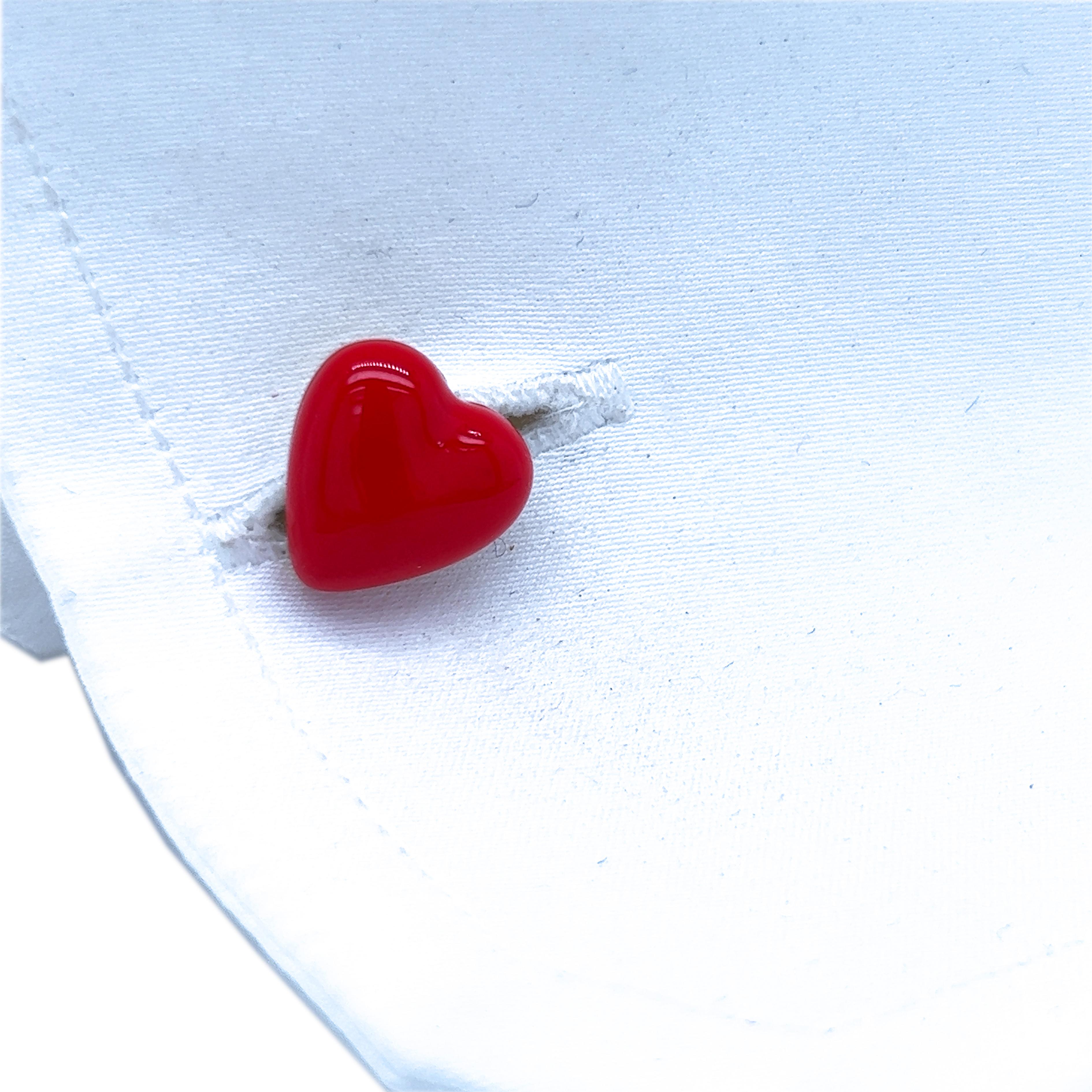 Gemelos esmaltados a mano en forma de corazón rojo Berca de plata de ley chapada en oro en venta 2
