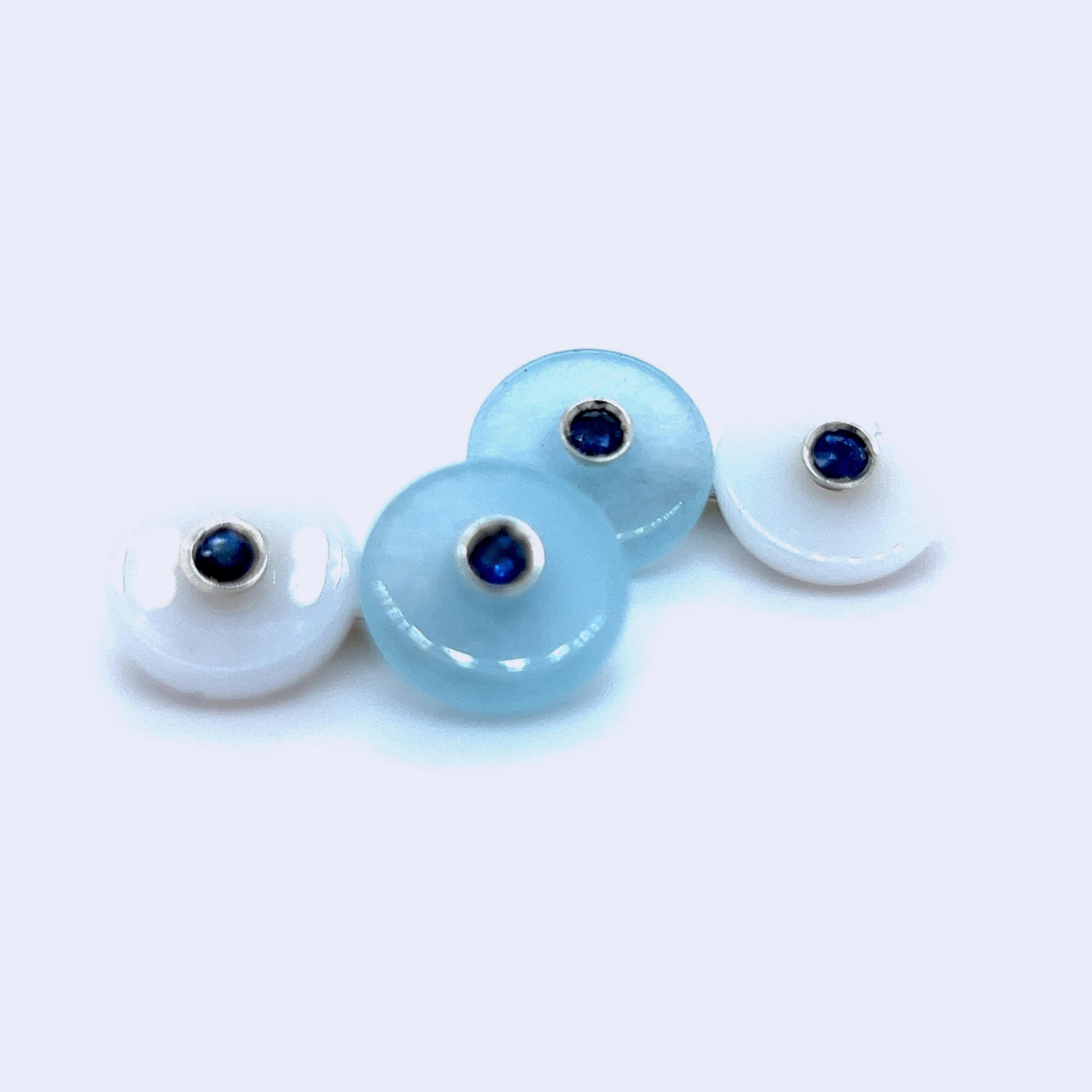 Contemporaneo Gemelli in oro bianco con zaffiro Berca e disco in calcedonio acquamarina in vendita