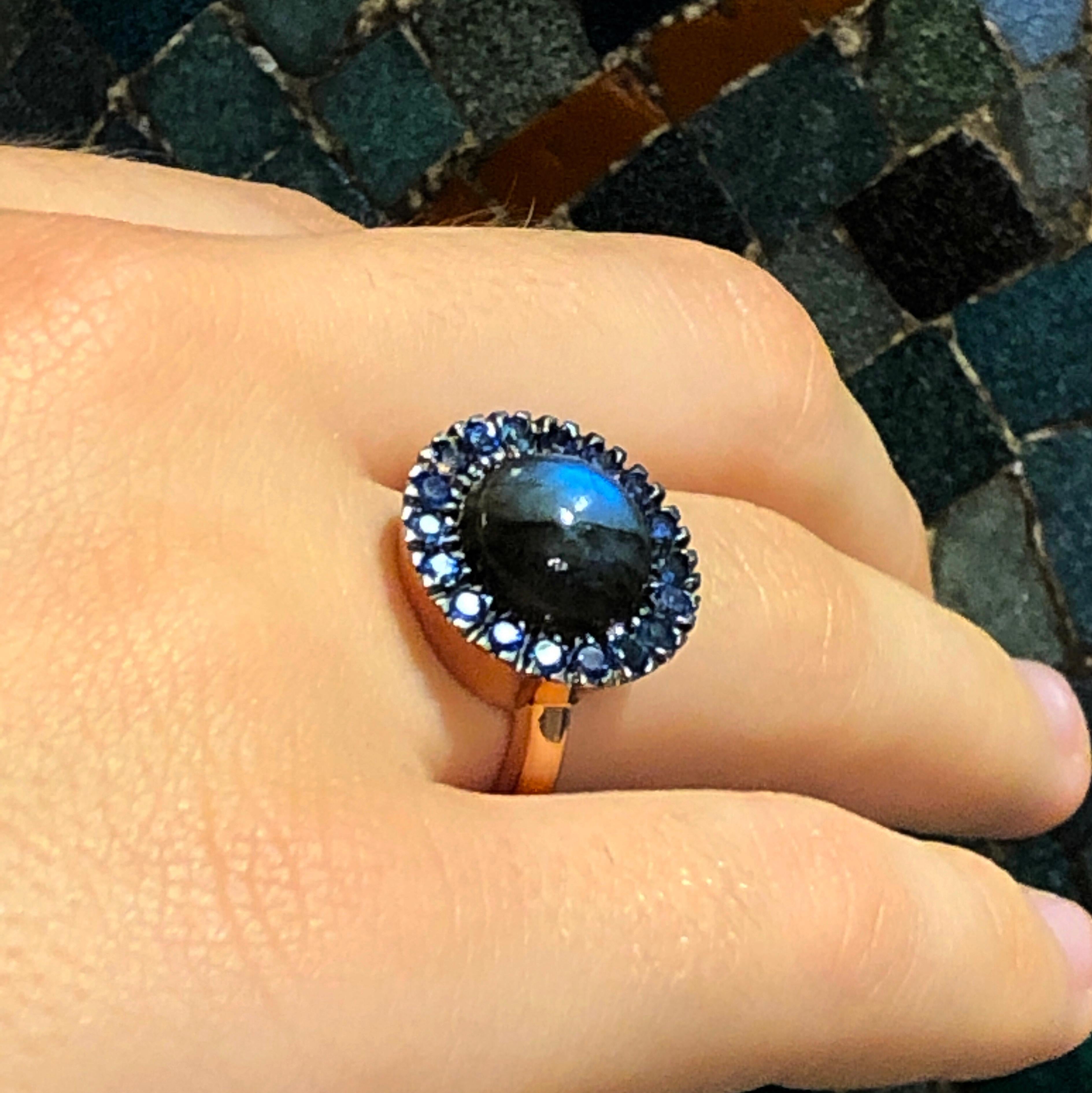 Berca Sapphire Round Labradorite Cabochon Rose Gold Cocktail Ring In New Condition For Sale In Valenza, IT
