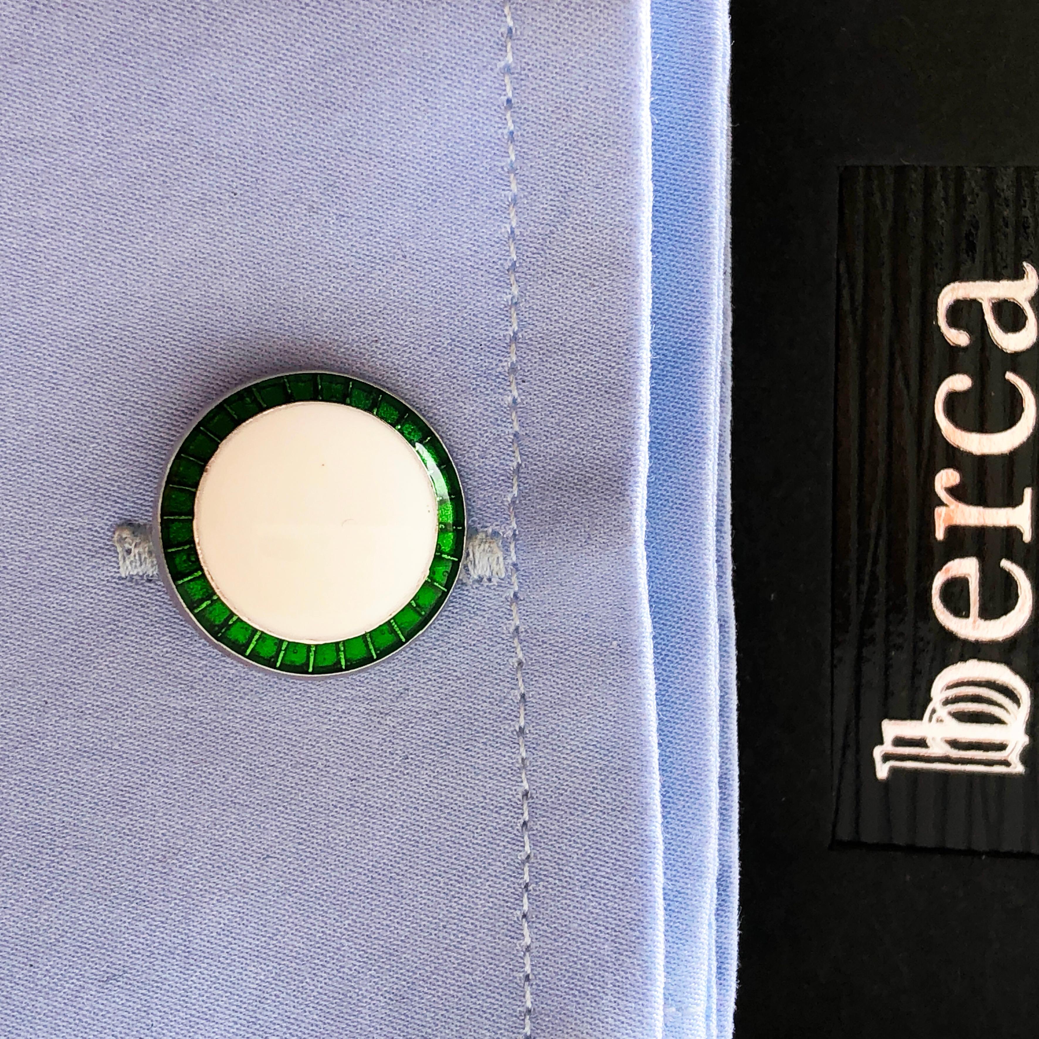 Manschettenknöpfe von Berca aus Sterlingsilber mit T-Bar-Rückseite, Transparent, Grün, Weiß von Hand emailliert (Zeitgenössisch) im Angebot