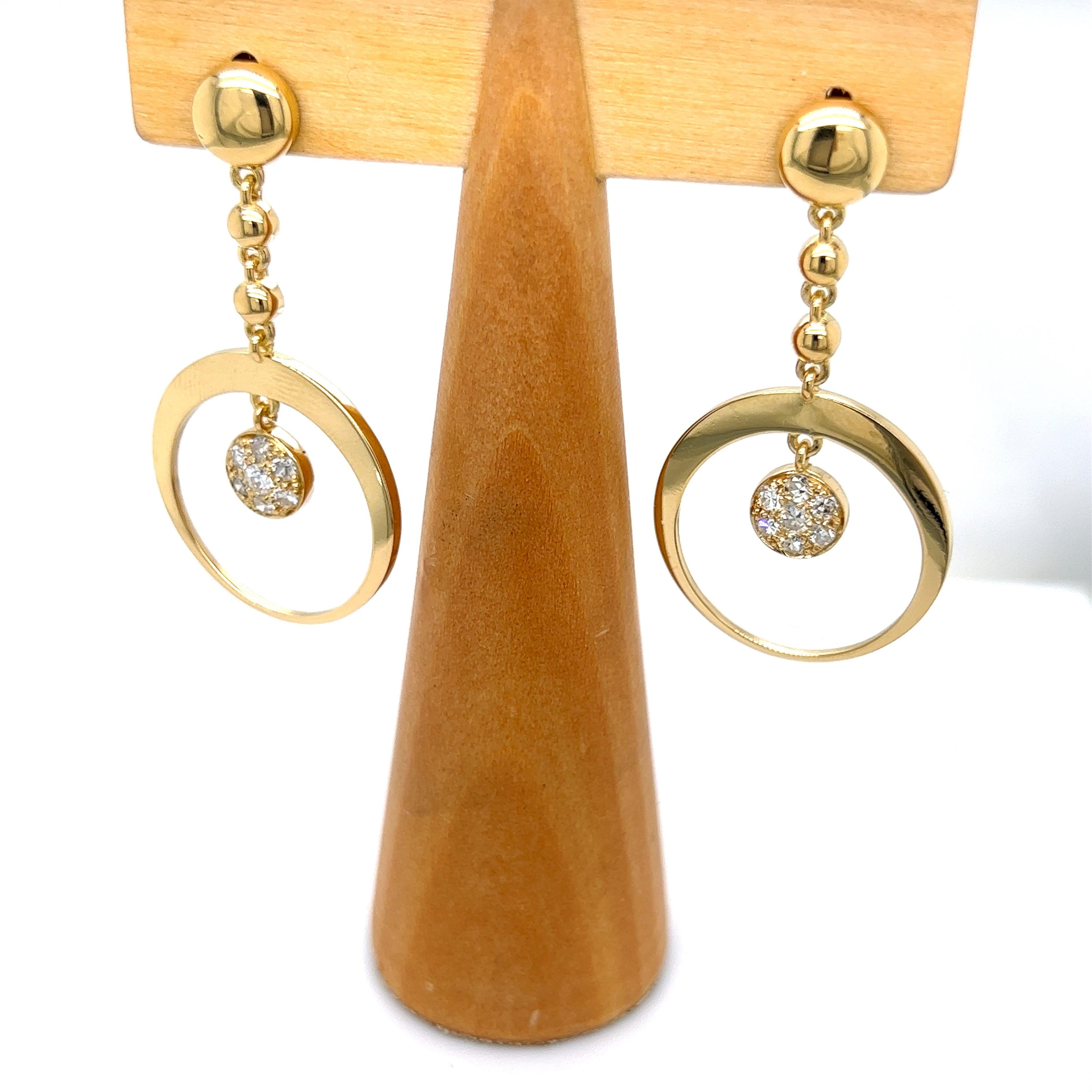 Chic yet timeless, 0.59Kt Top Quality White Diamond 18K Yellow Gold hand crafted Setting dangle Earrings.
Brimming with utter grace and sophistication, these earrings can be worn during the day with any attire and give your evening outfits a touch