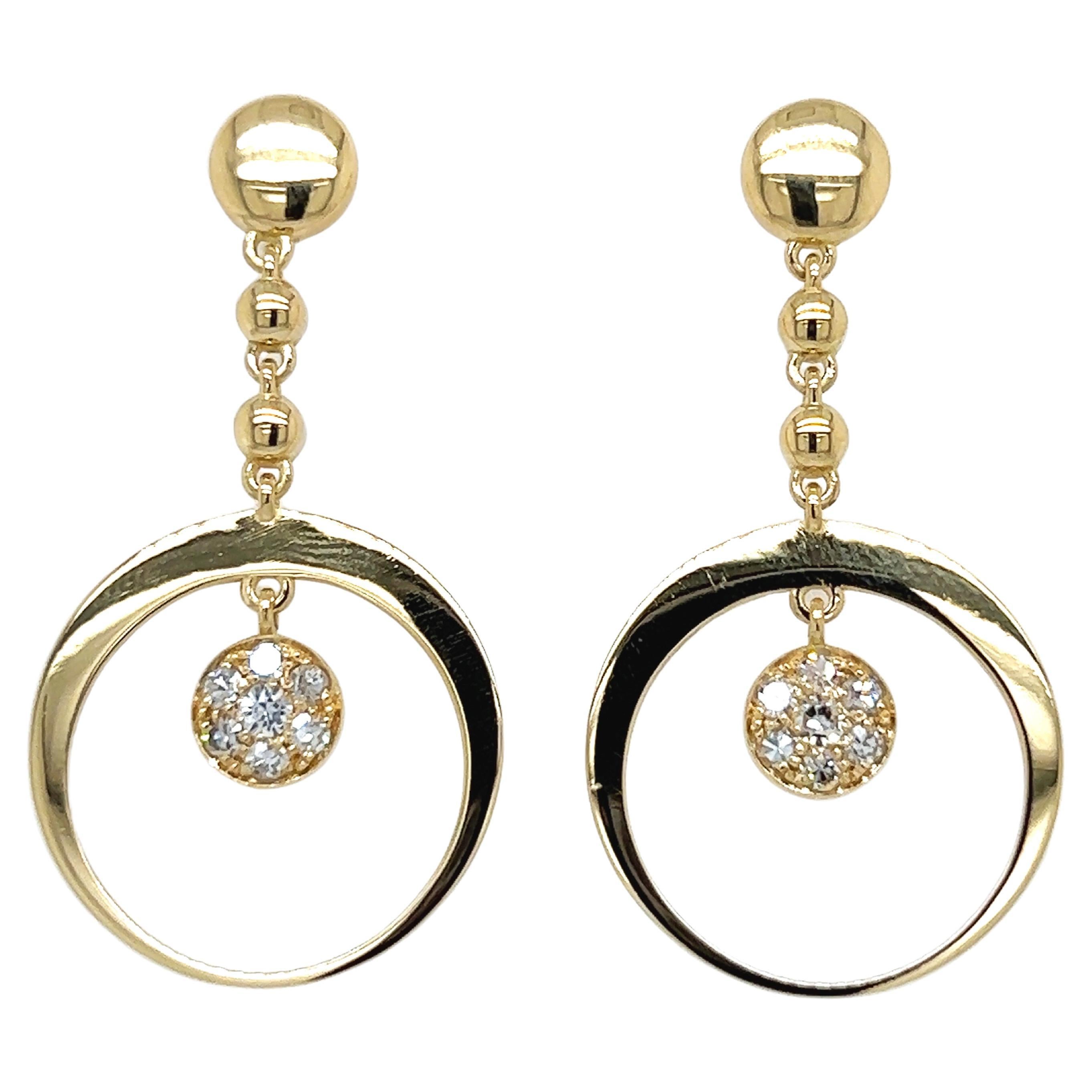 Boucles d'oreilles pendantes en or jaune 18k et diamants blancs de BERCA