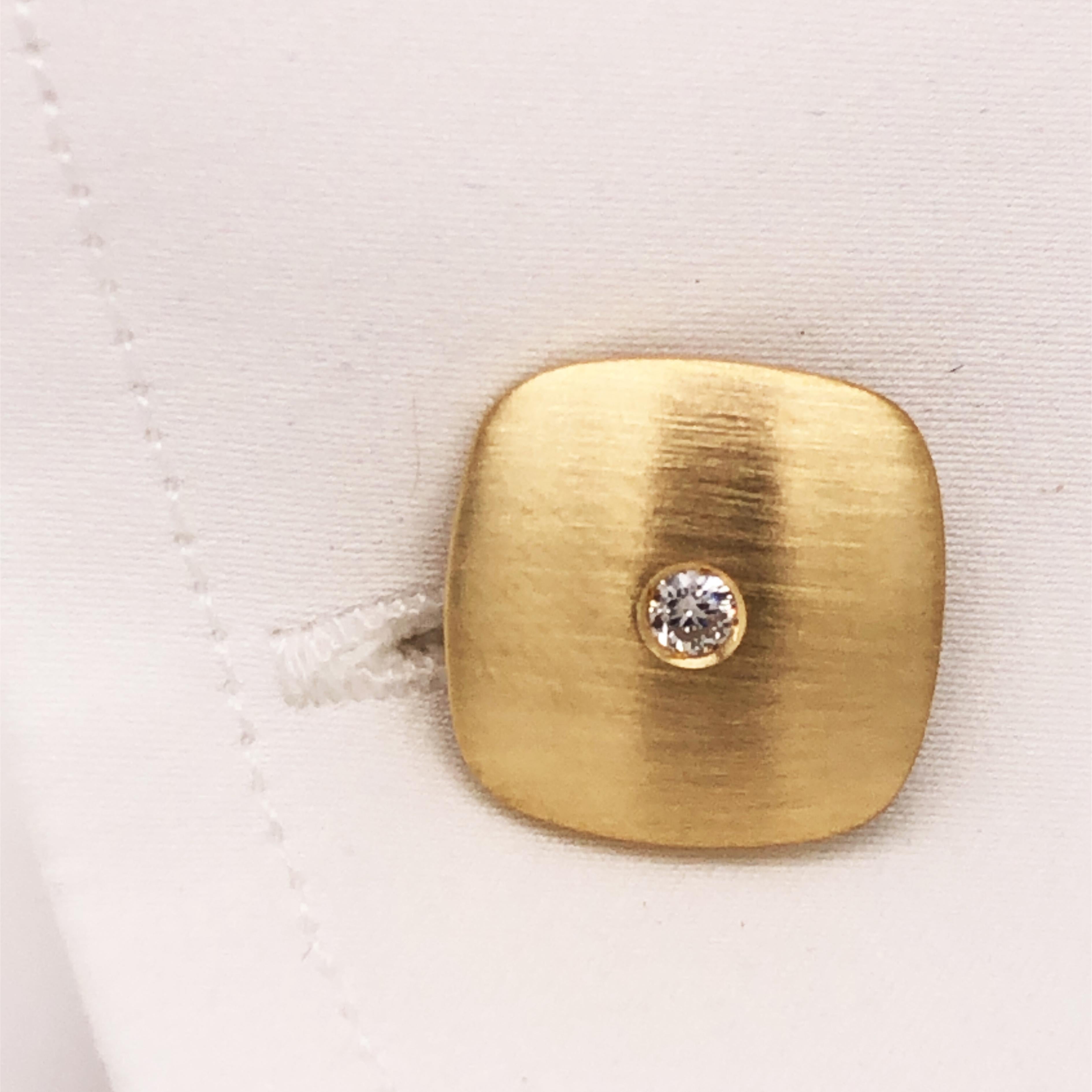 Brilliant Cut White Diamond Squared Shaped 18 Karat Brushed Yellow Gold Cufflinks For Sale