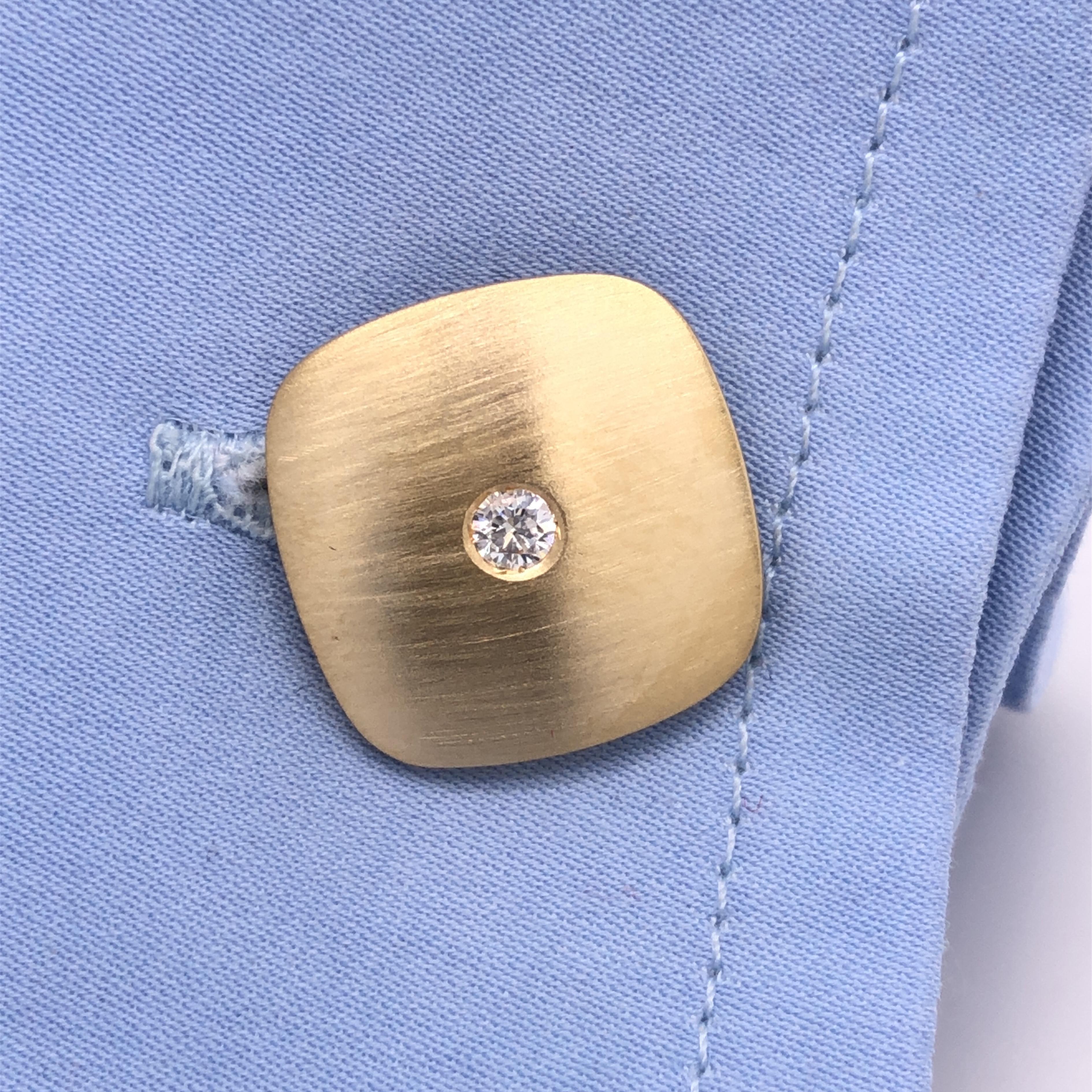 White Diamond Squared Shaped 18 Karat Brushed Yellow Gold Cufflinks In New Condition For Sale In Valenza, IT