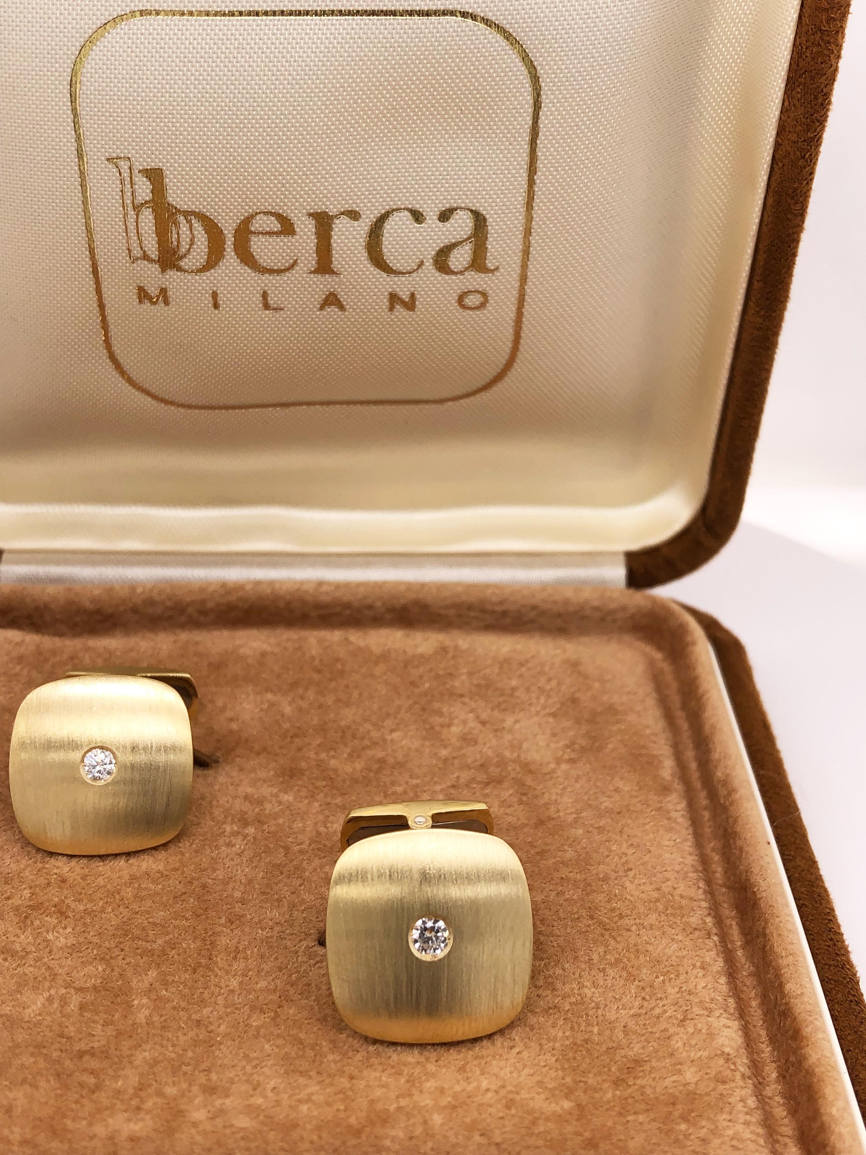 Uomo Gemelli in oro giallo spazzolato con diamante bianco a forma di quadrato 18 carati in vendita