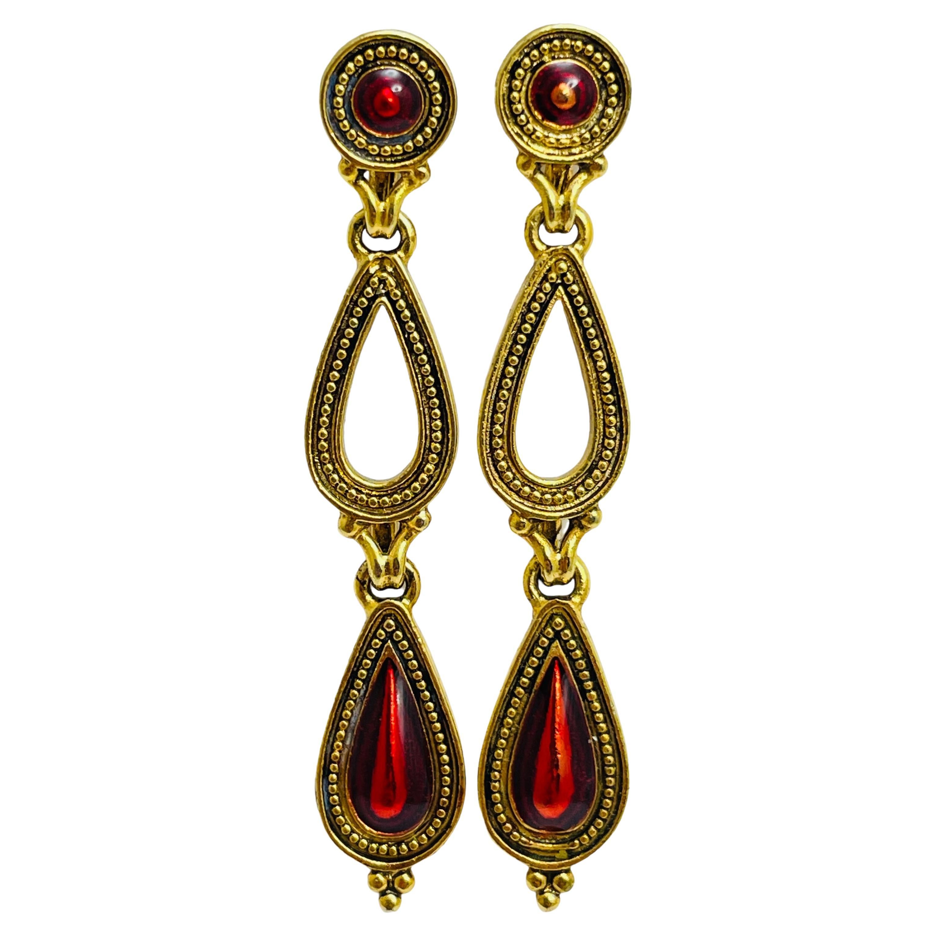 BEREBI Pendientes colgantes de diseño firmados en oro y esmalte rojo