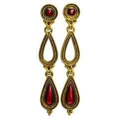 BEREBI - Boucles d'oreilles pendantes en or et émail rouge signées par un designer