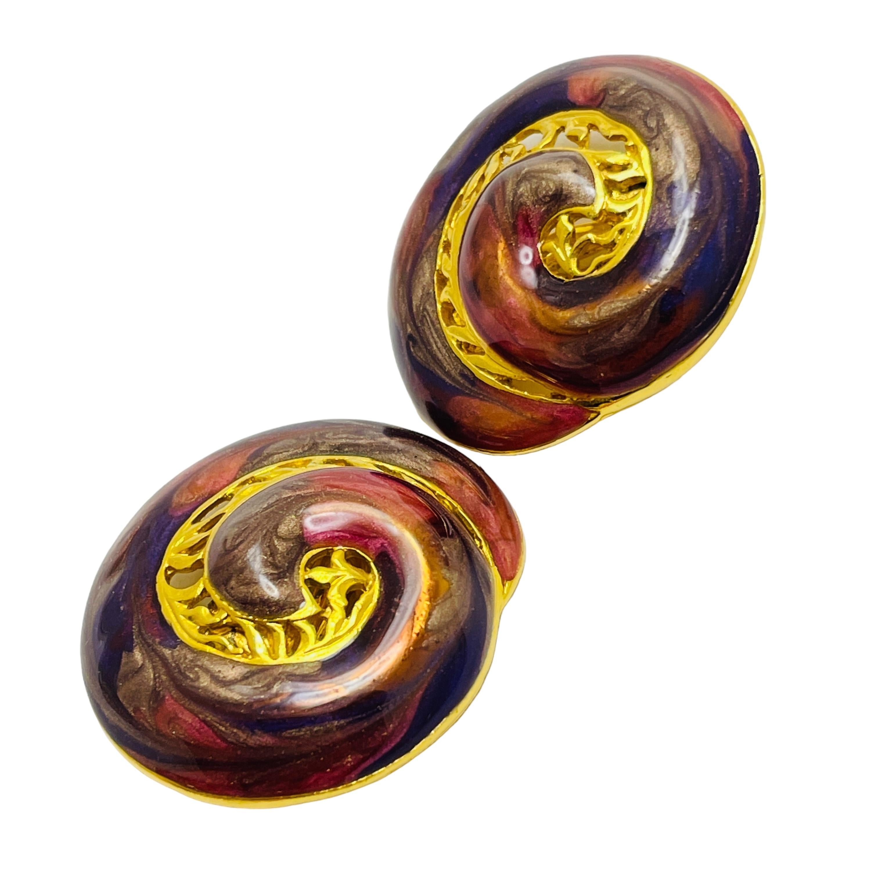 DETAILS

• signed BEREBI

• gold tone with enamel

• vintage designer clip on earrings

MEASUREMENTS  

• 1 1/4” in diameter 


CONDITION

•  very good vintage condition with minimal signs of wear 

 Sku 41

❤️❤️  VINTAGE DESIGNER JEWELRY ❤️❤️

❤️❤️