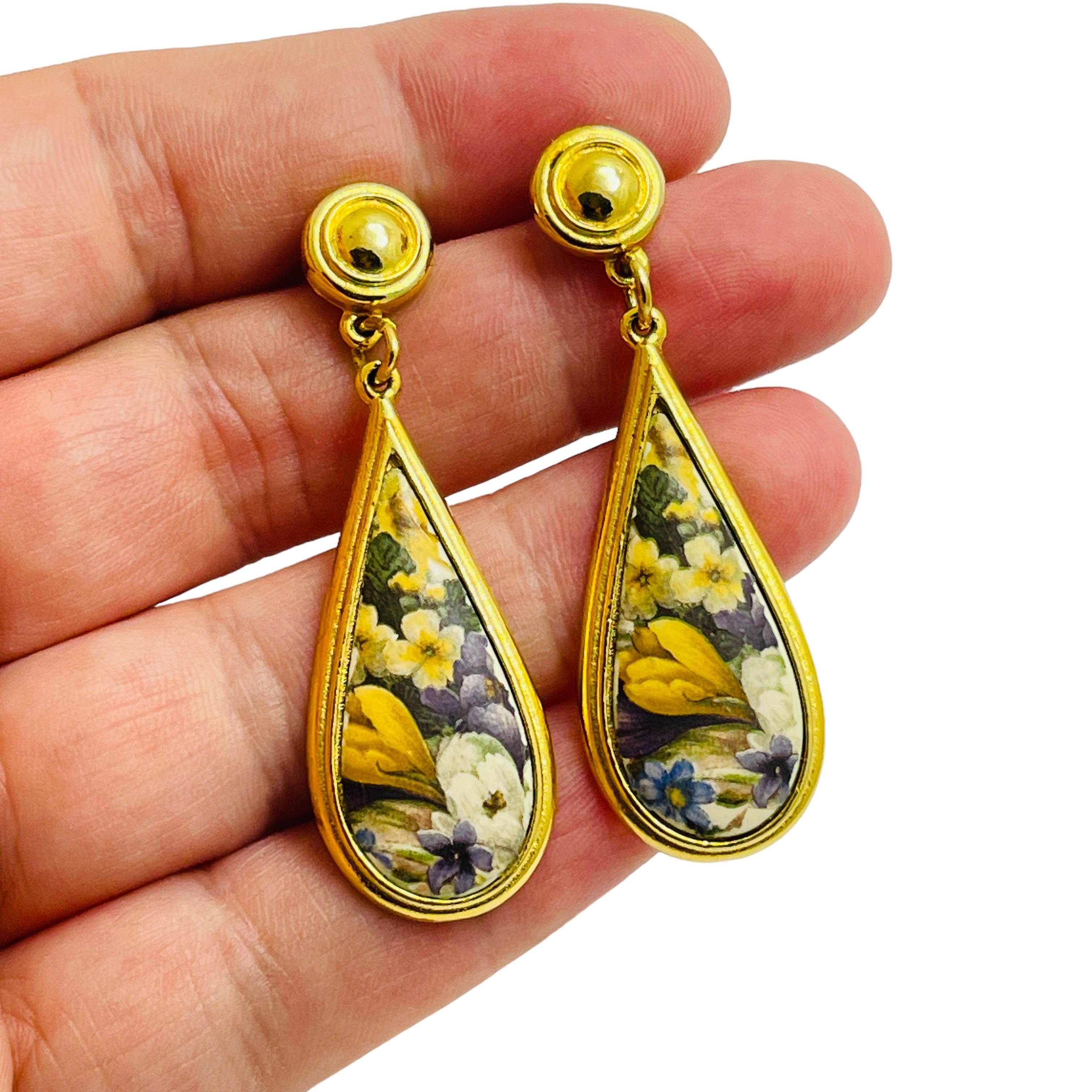 BEREBI signierte goldfarbene Blumen-Ohrringe mit durchbrochenen Designer-Ohrringen Damen im Angebot