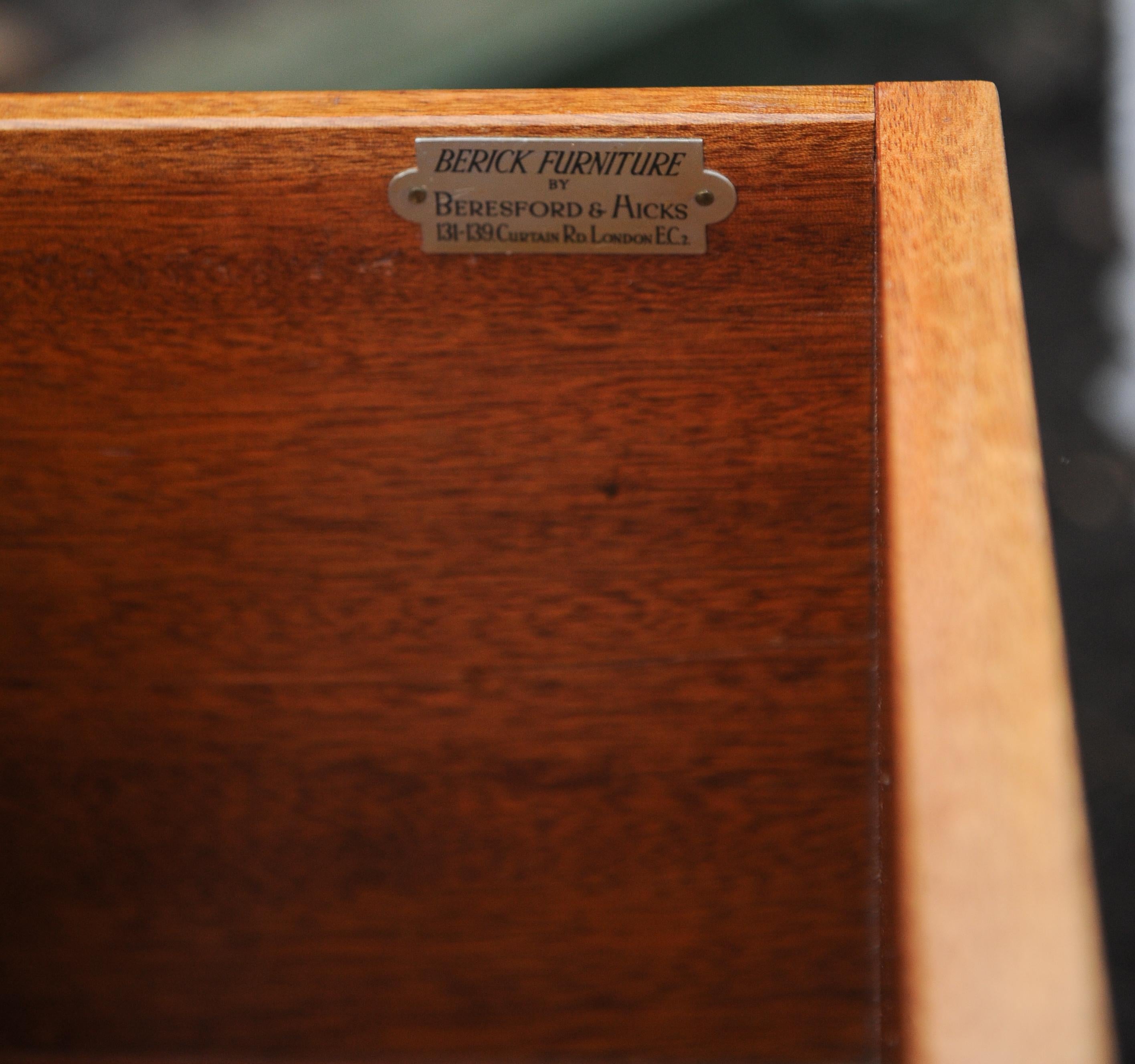 Beresford & Hicks Tola Wood Vier Schubladen Kneehole Ebonised Frisiertisch (Moderne der Mitte des Jahrhunderts) im Angebot