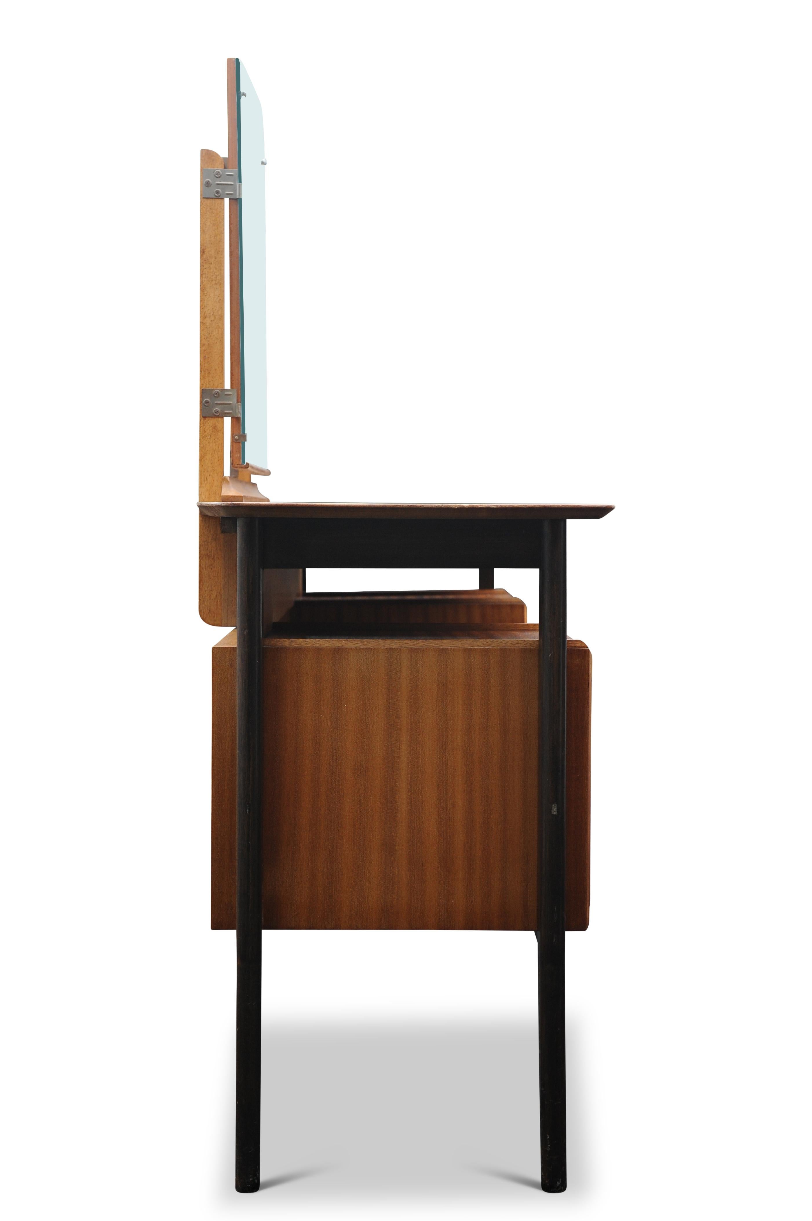 Beresford & Hicks Tola Wood Vier Schubladen Kneehole Ebonised Frisiertisch im Zustand „Gut“ im Angebot in Reading, Berkshire