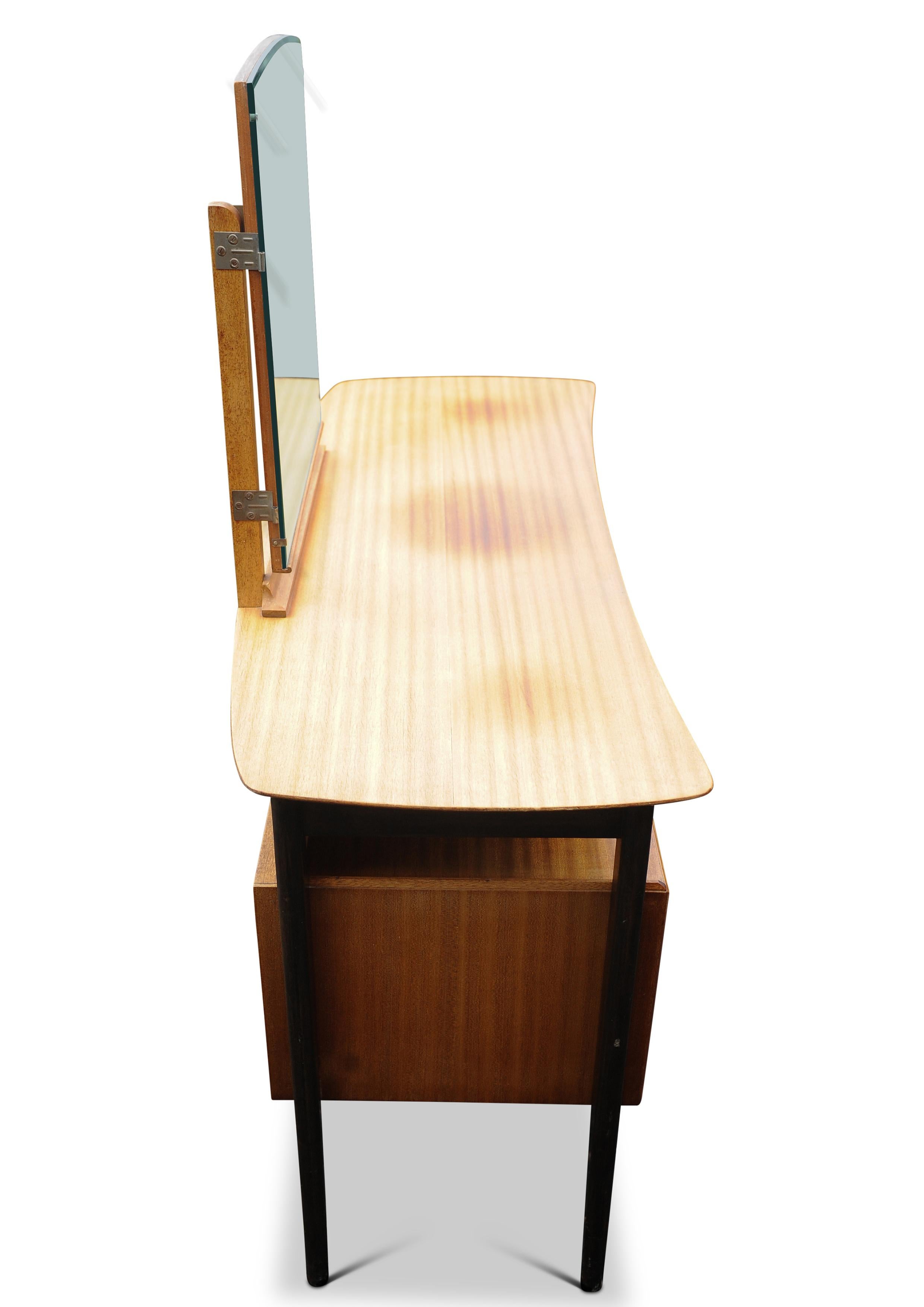Beresford & Hicks Tola Wood Vier Schubladen Kneehole Ebonised Frisiertisch (Messing) im Angebot