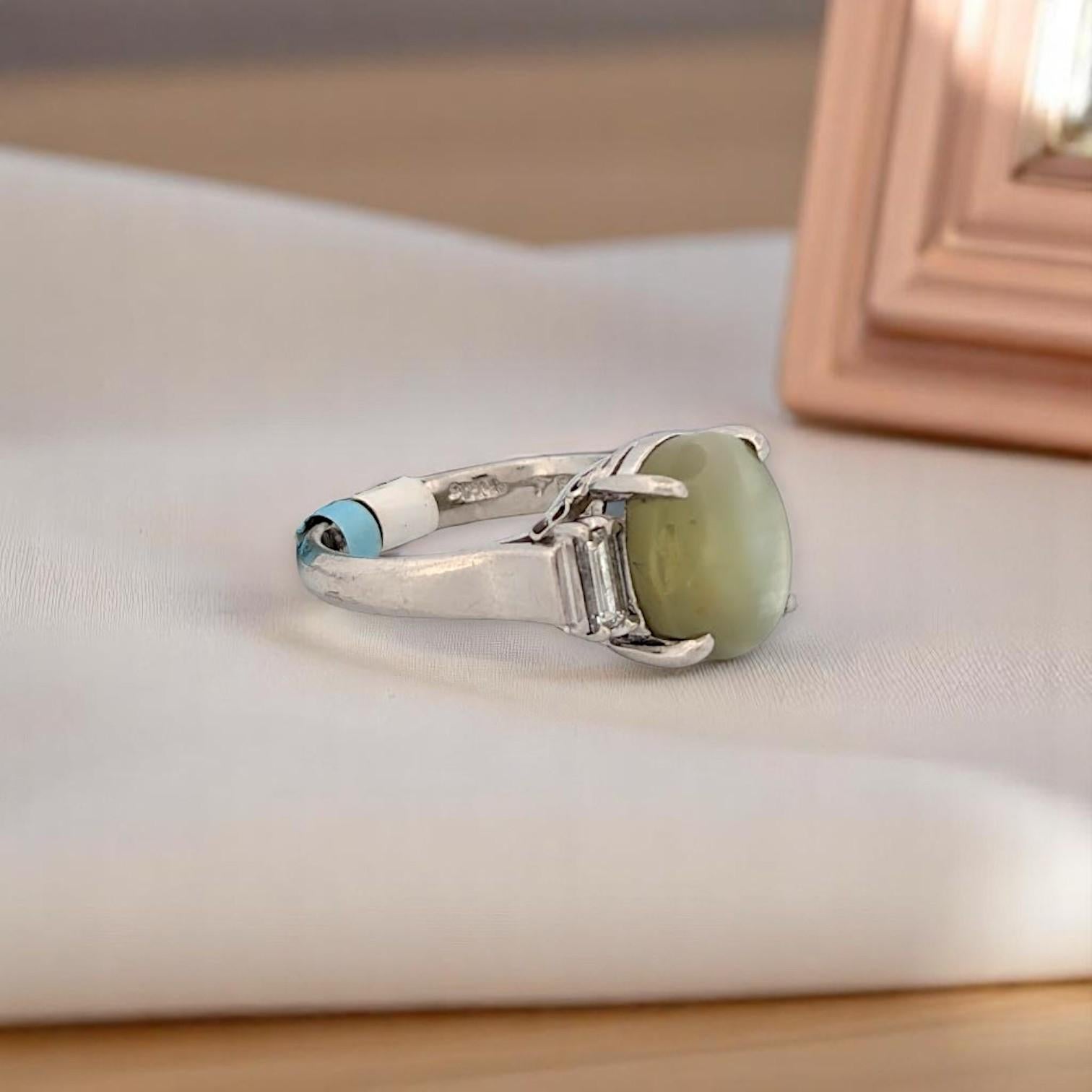 Berezi – 7.78 ct Cat’s Eye Chrysoberyl & .34 ct Diamond Platinum Ring – Size 6.5 (Ovalschliff) im Angebot