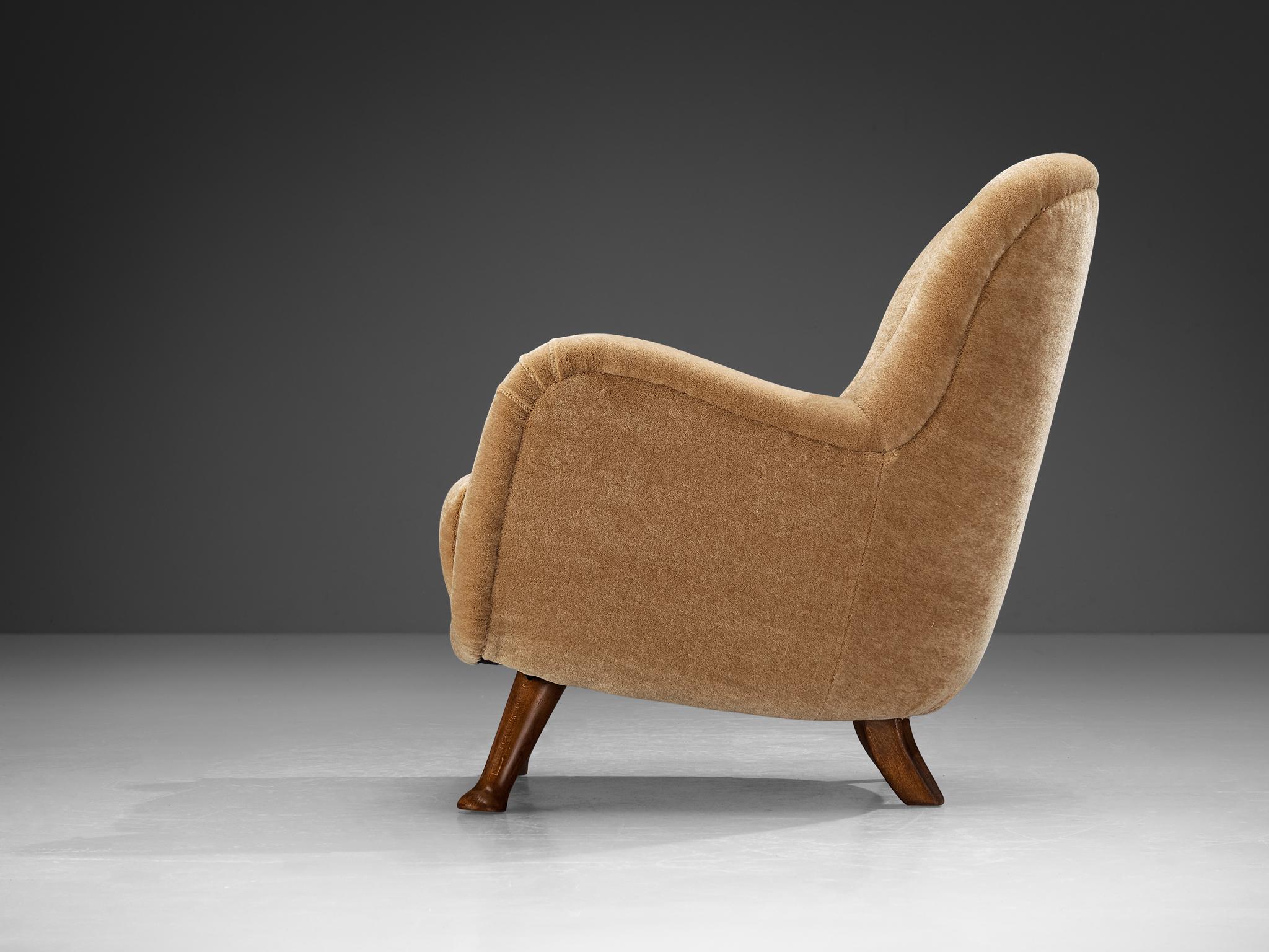Berga Mobler Lounge Chair in Beige Teddy In Good Condition In Waalwijk, NL
