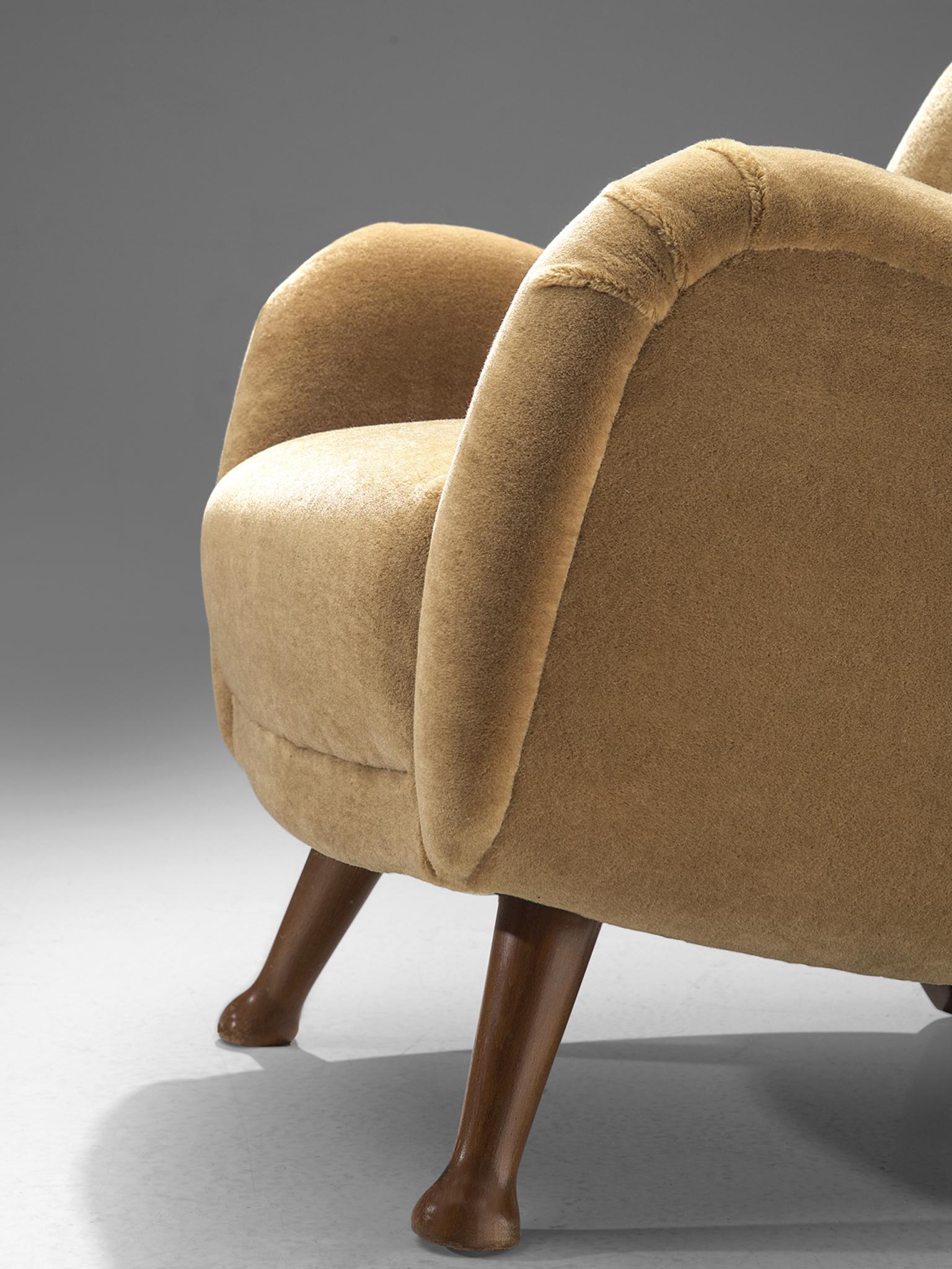 Milieu du XXe siècle Berga Mobler fauteuil de salon en satin beige  en vente