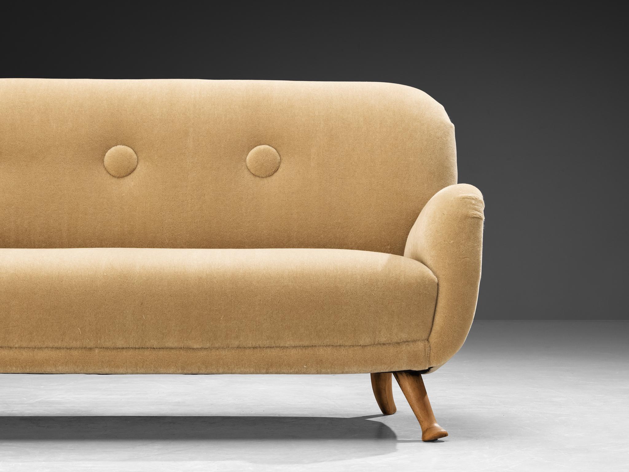 Divano Berga Mobler con rivestimento in mohair beige in vendita 3