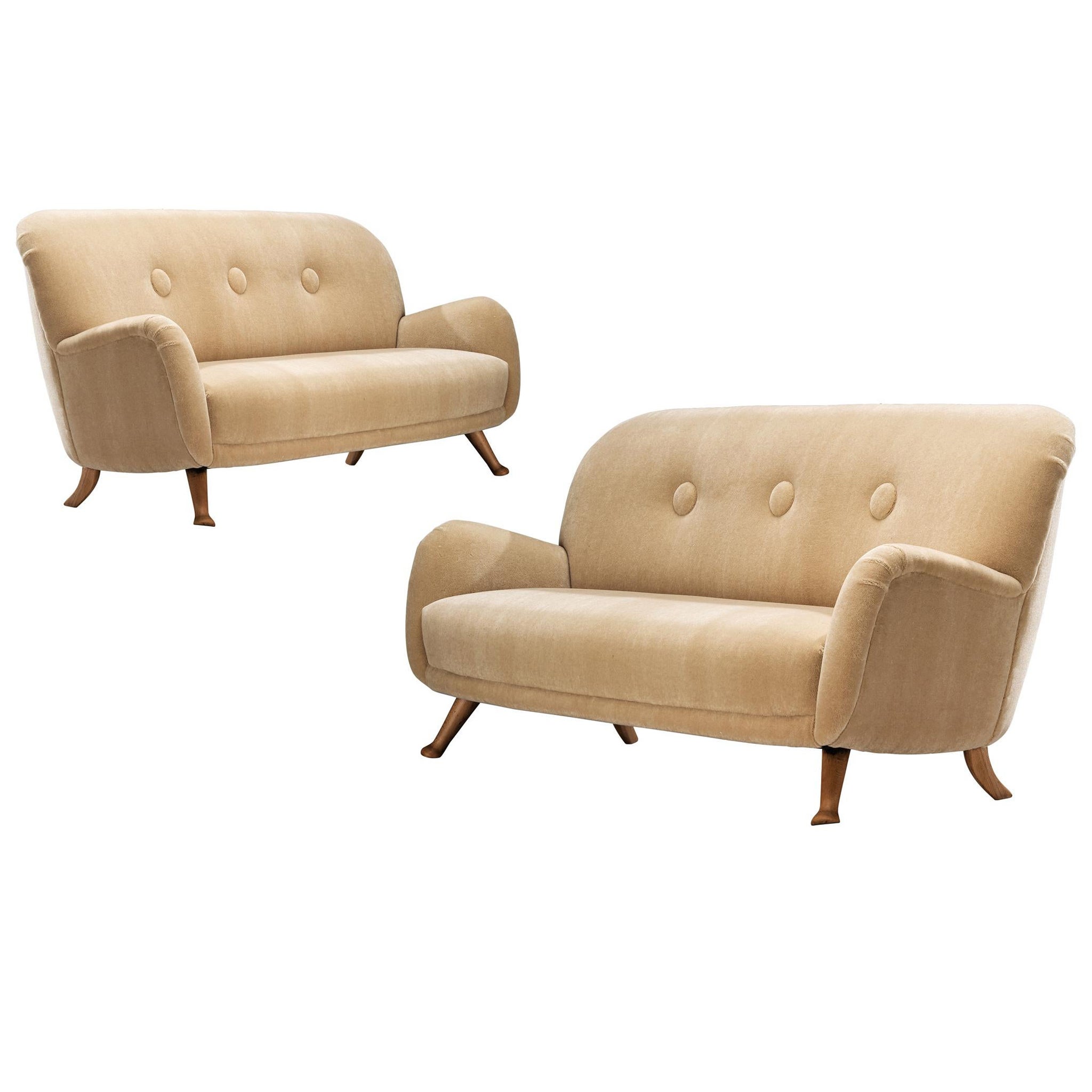 Is sofa American or British?
