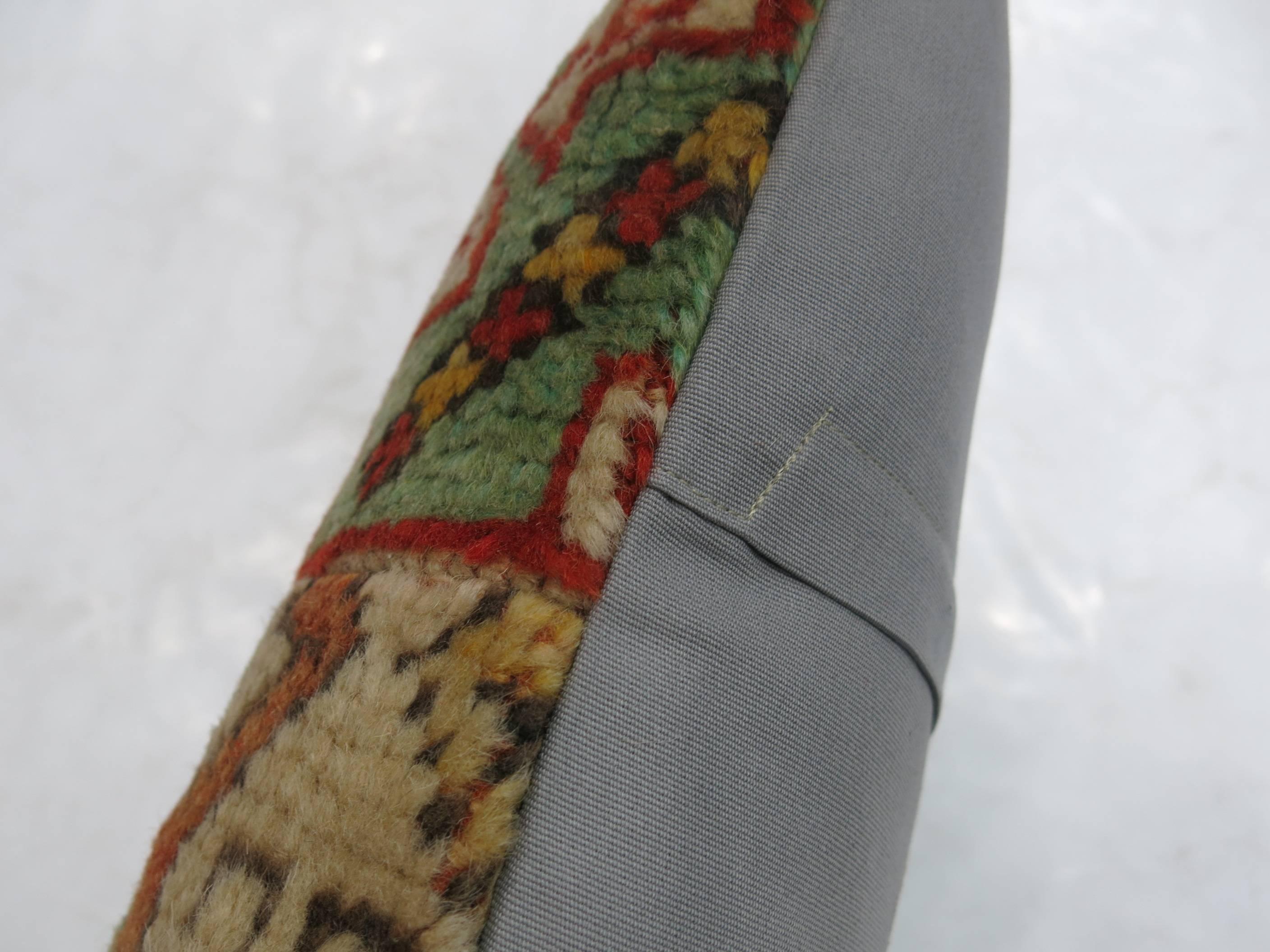 Oreiller fabriqué à partir d'un tapis Bergama turc vintage.