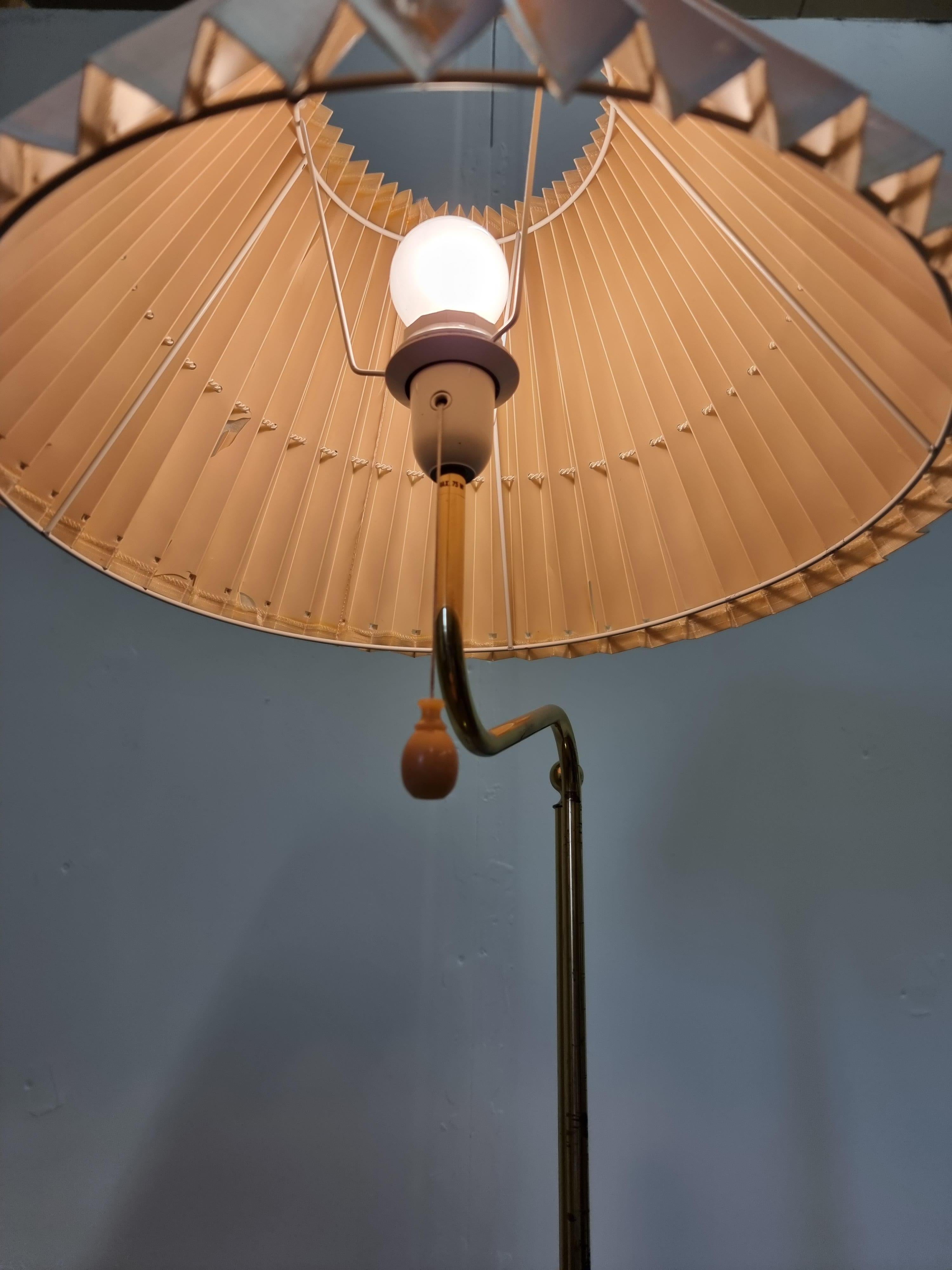 Bergboms, Adjustable Floor Lamp G-132 in brass, Scandinavian / Midcentury Modern In Good Condition For Sale In Stockholm, SE