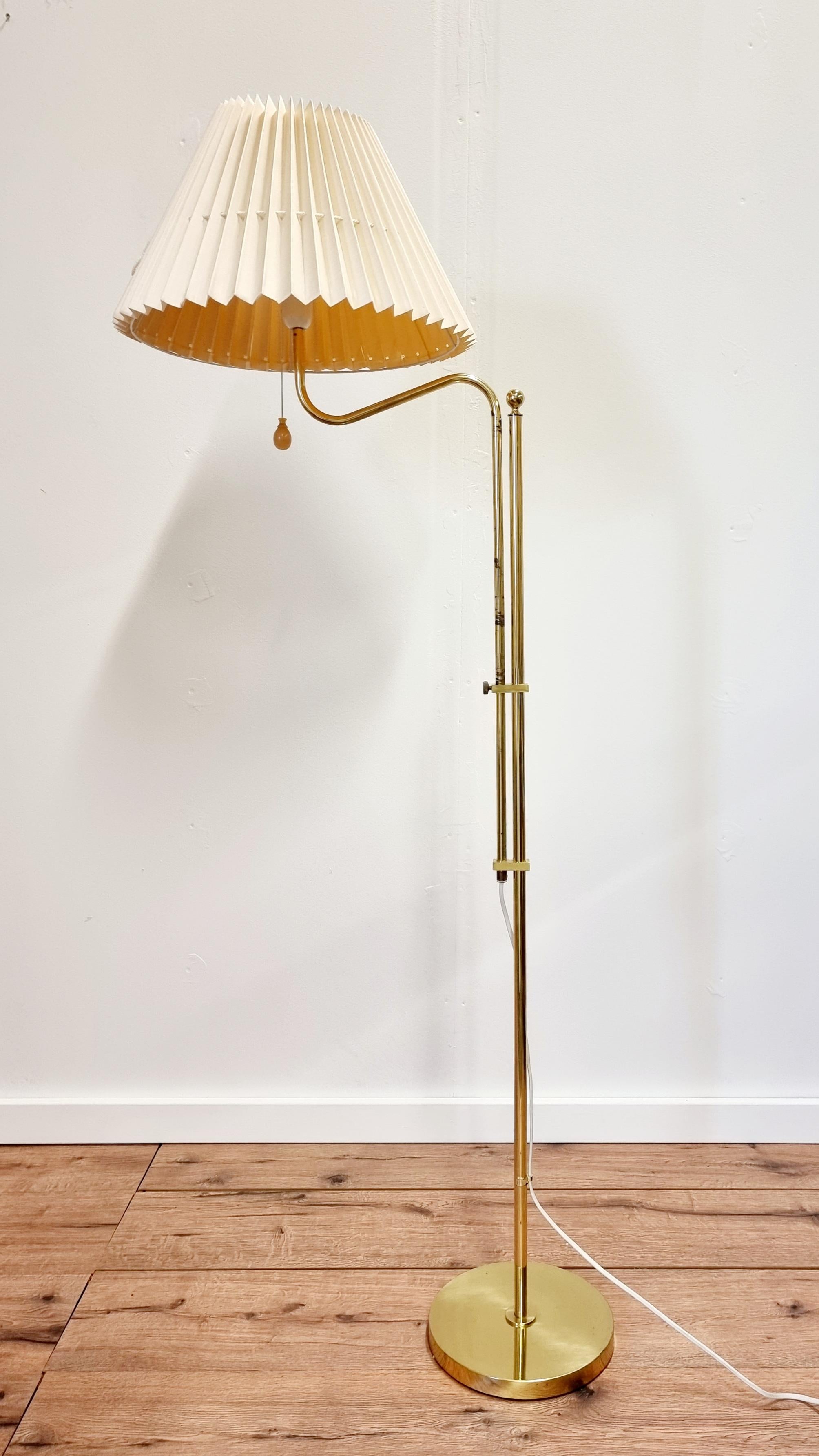 20th Century Bergboms, Adjustable Floor Lamp G-132 in brass, Scandinavian / Midcentury Modern For Sale