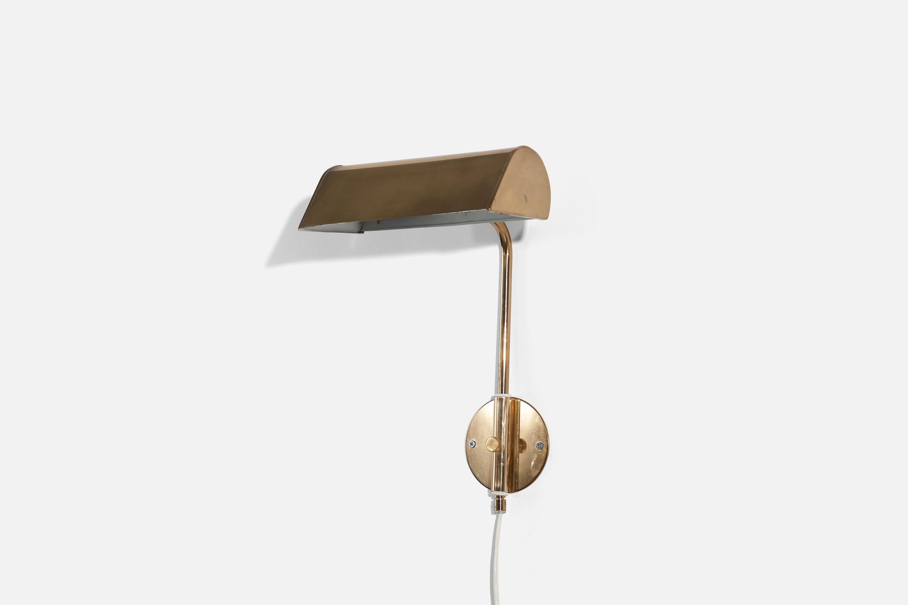 An adjustable, brass wall light designed and produced by Bergboms, Sweden, c. 1970s. 

Variable dimensions, measured as illustrated in the first image. 

Dimensions of the back plate (inches) : 4 x 4 x 0.0625 (H x W x D)
